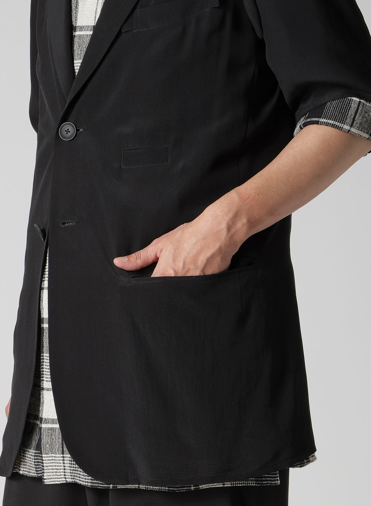 CREPE DE CHINE 6 POCKETS SHORT SLEEVE SUIT JACKET