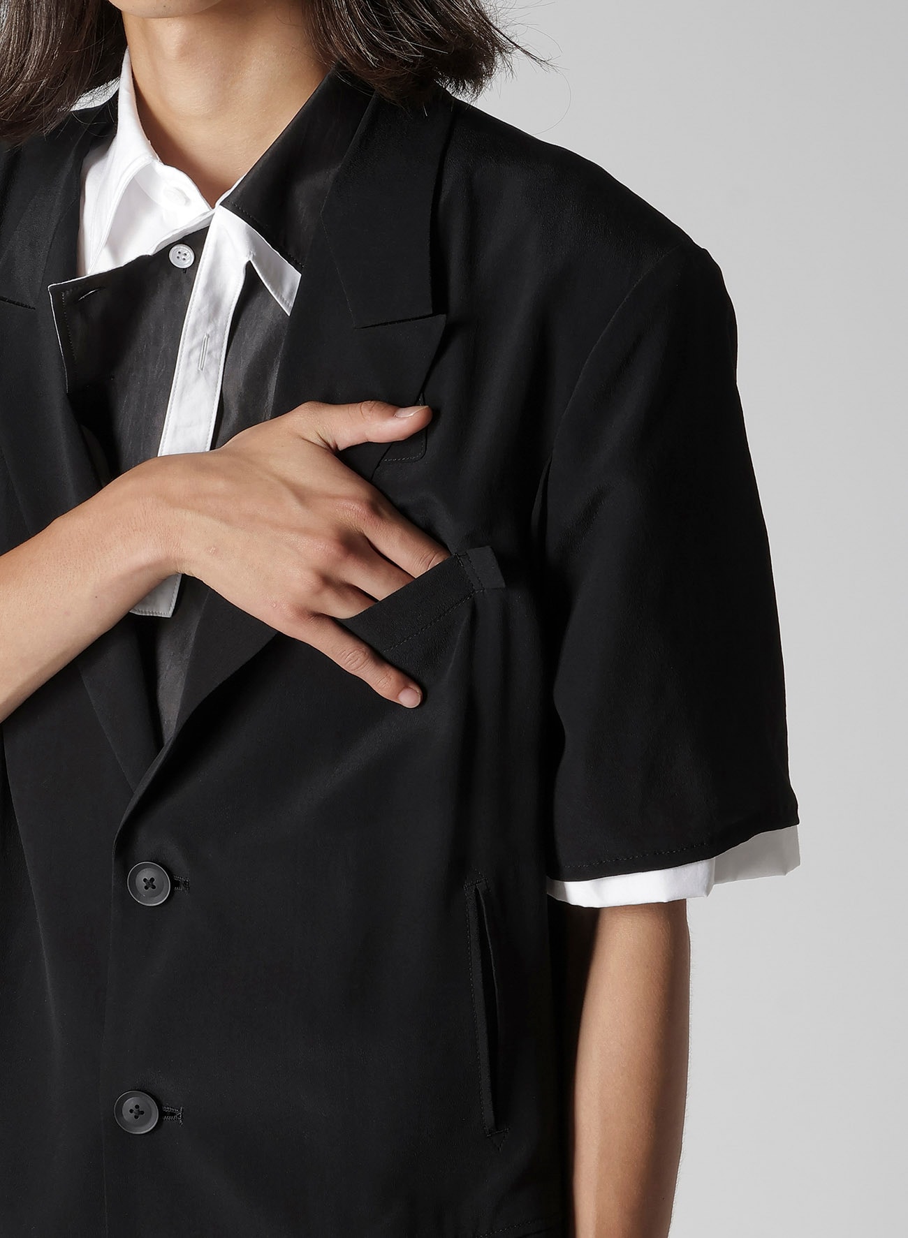 CREPE DE CHINE 4 BUTTONS SHORT SLEEVE JACKET