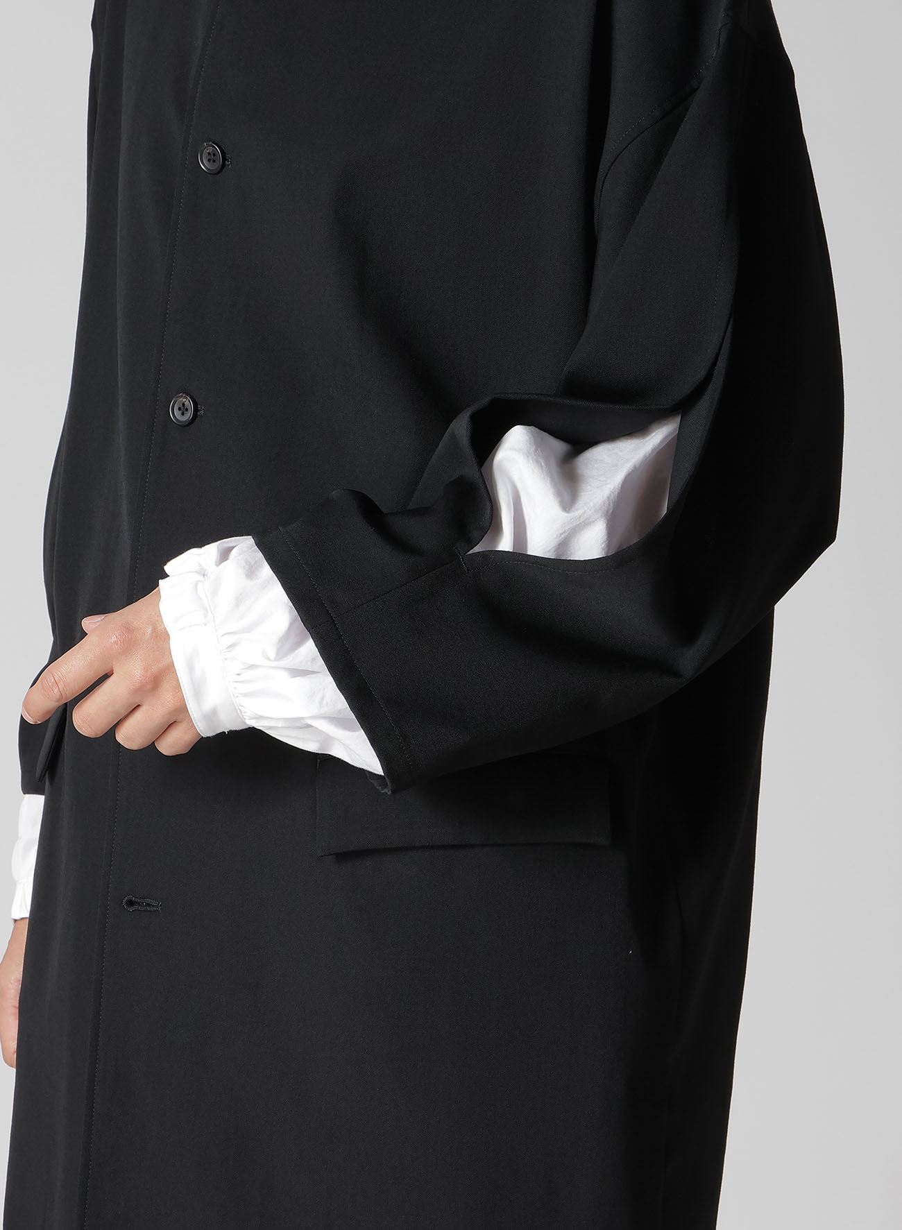 WOOL GABARDINE SLEEVE SLIT STAND JACKET