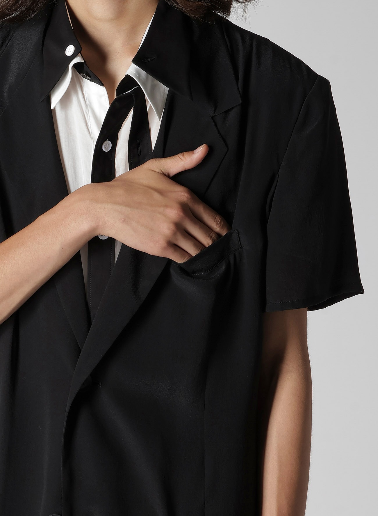 CREPE DE CHINE 2 BUTTONS SHORT SLEEVE JACKET