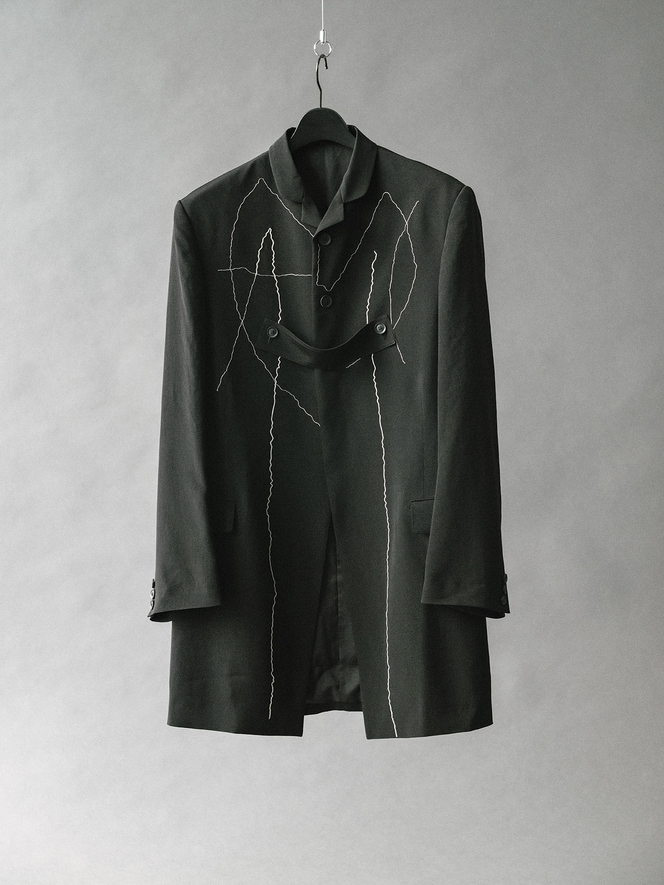 TA TUXEDO EMBROIDERED TAB JACKET