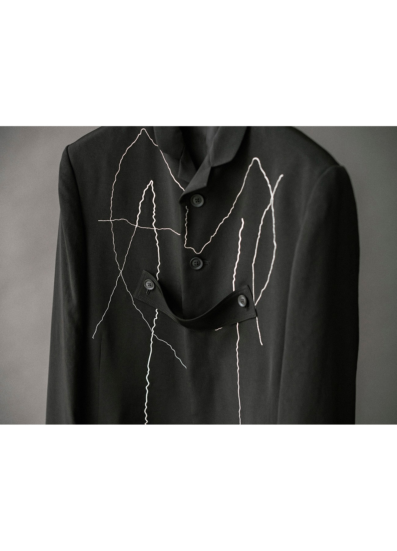 TA TUXEDO EMBROIDERED TAB JACKET