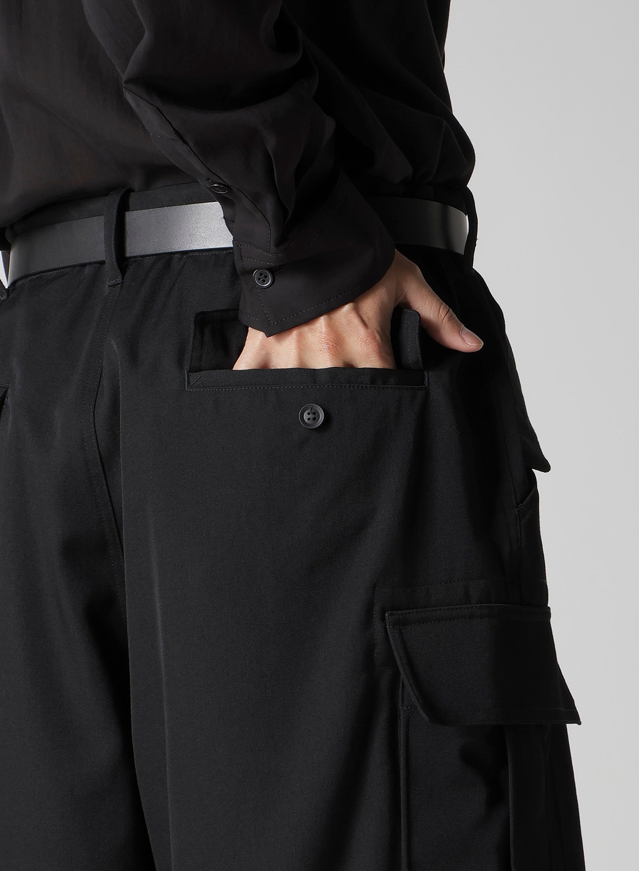 WOOL GABARDINE SIDE POCKET SHORT PANTS