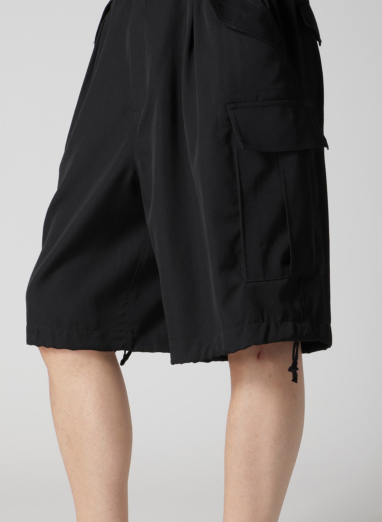 WOOL GABARDINE SIDE POCKET SHORT PANTS