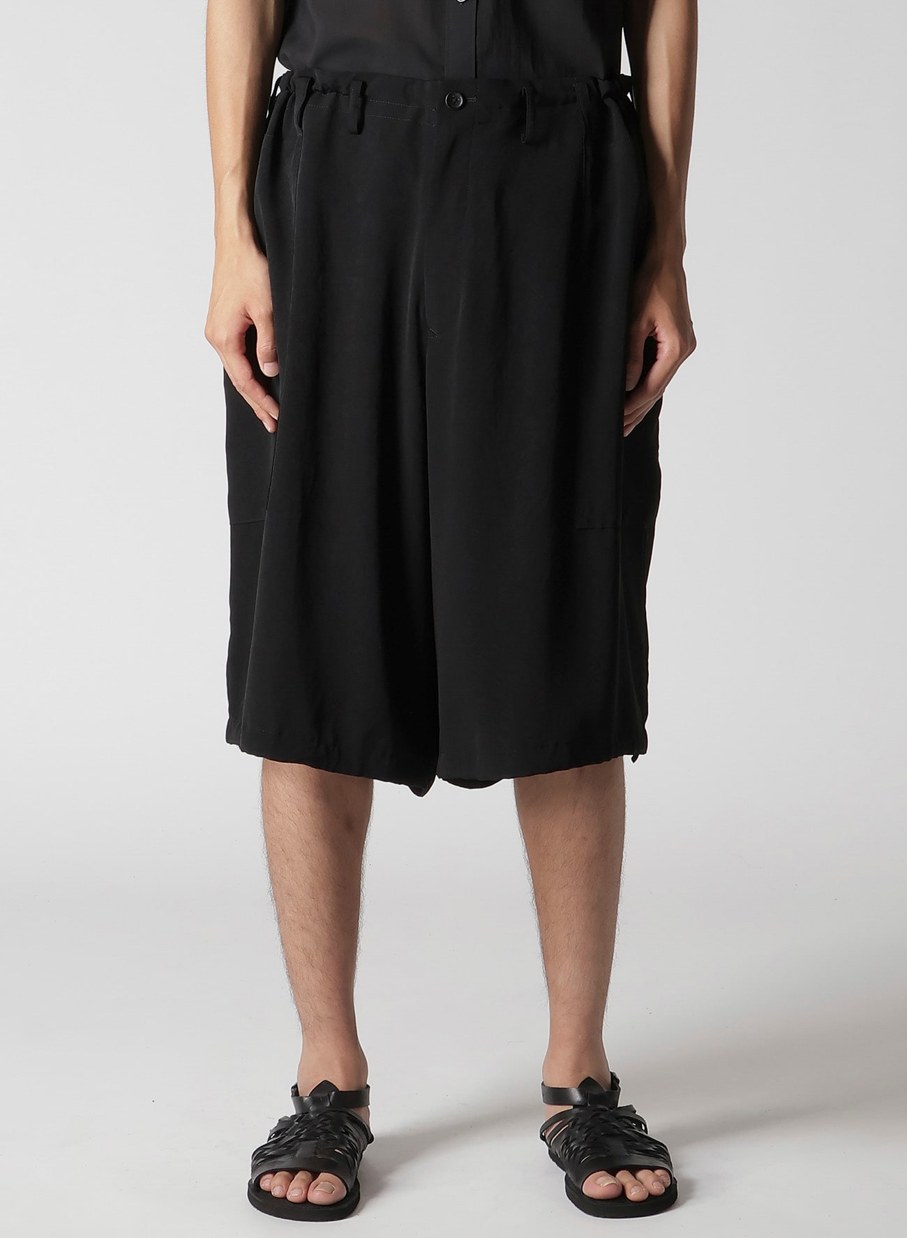 TA TUXEDO OUT POCKET SHORTS