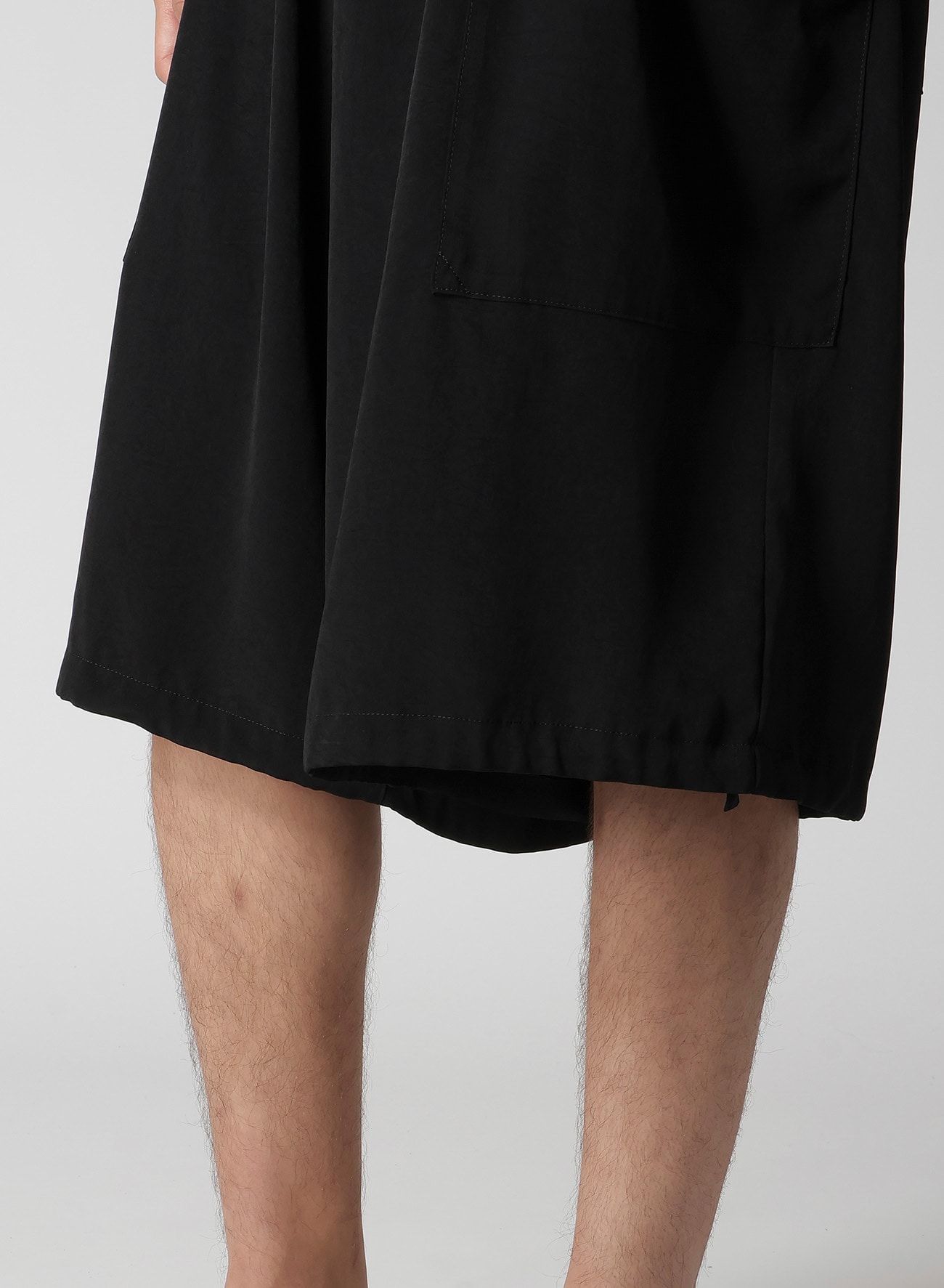 TA TUXEDO OUT POCKET SHORTS