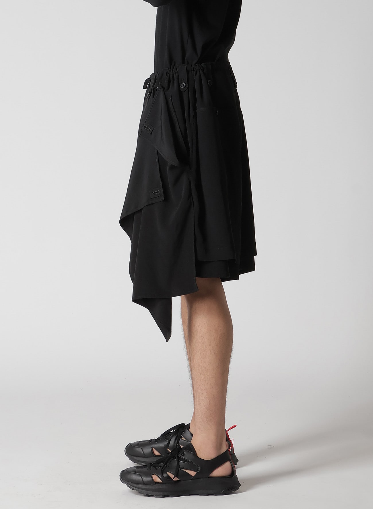 TA TUXEDO DRAPE PANEL ATTACHED SHORT PANTS