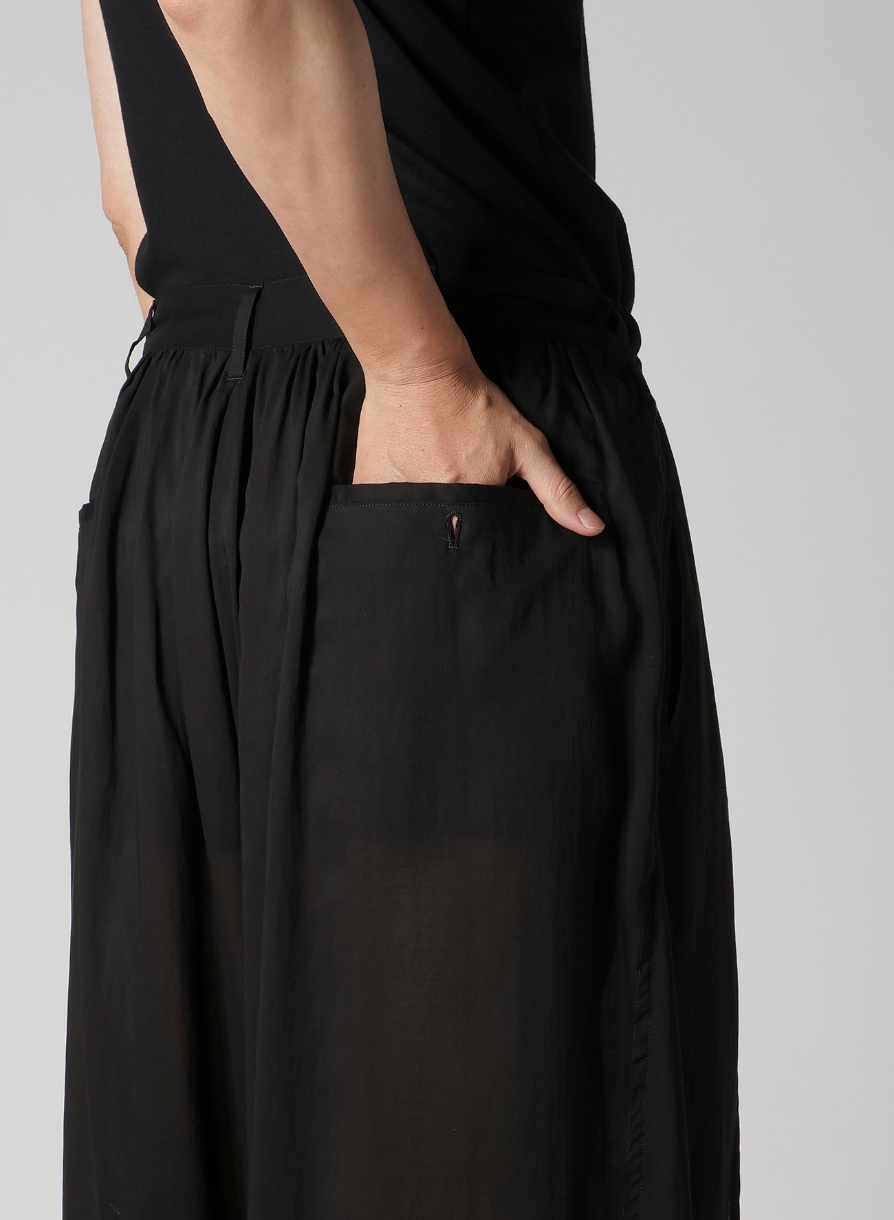 CELLULOSE BACK SIDE CUT OFF PANTS