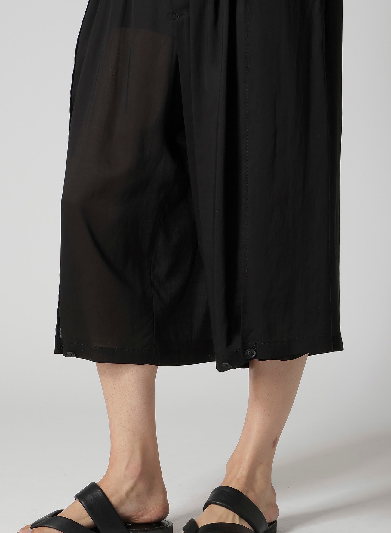 CELLULOSE BACK SIDE CUT OFF PANTS