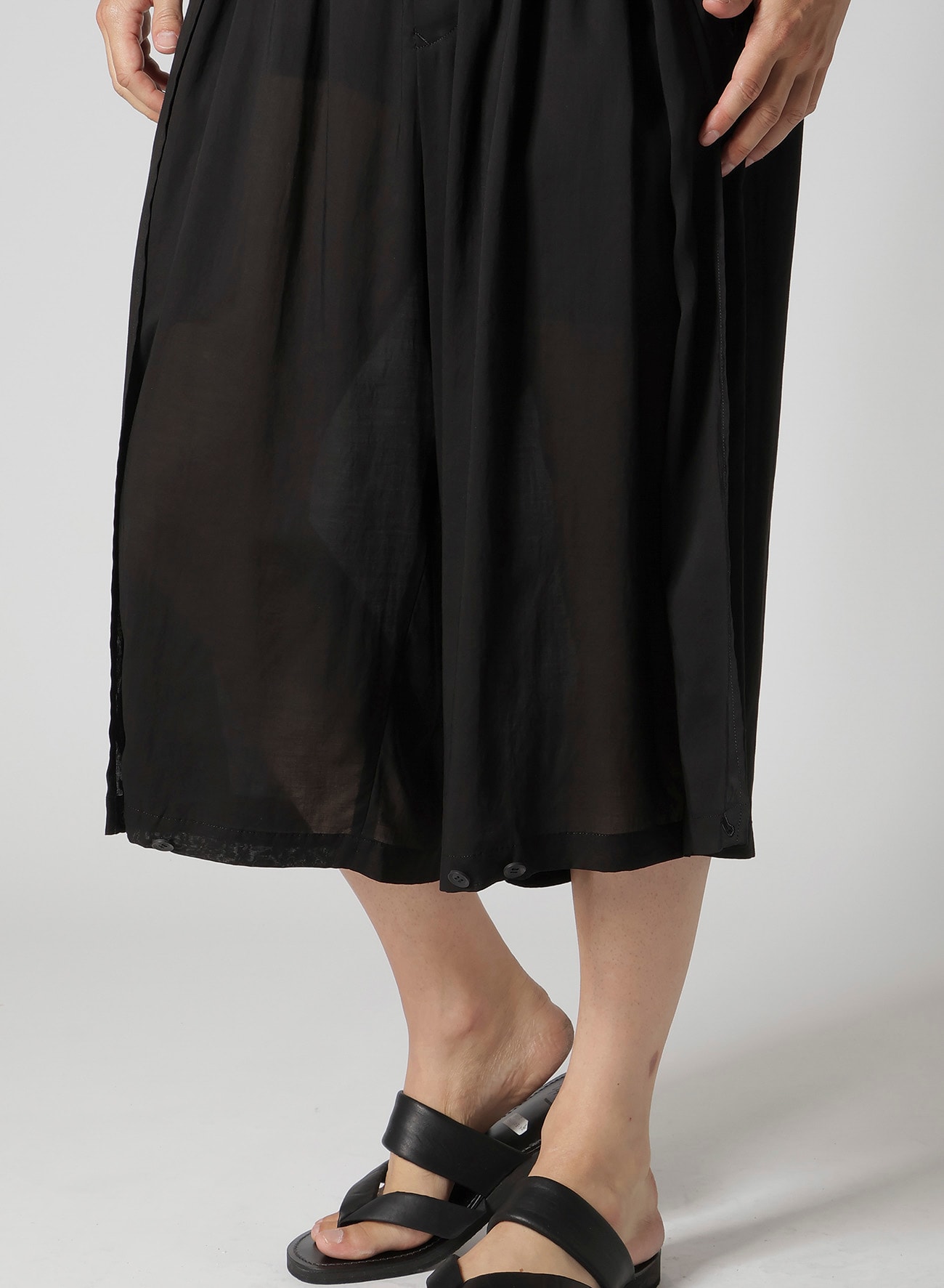 CELLULOSE BACK SIDE CUT OFF PANTS