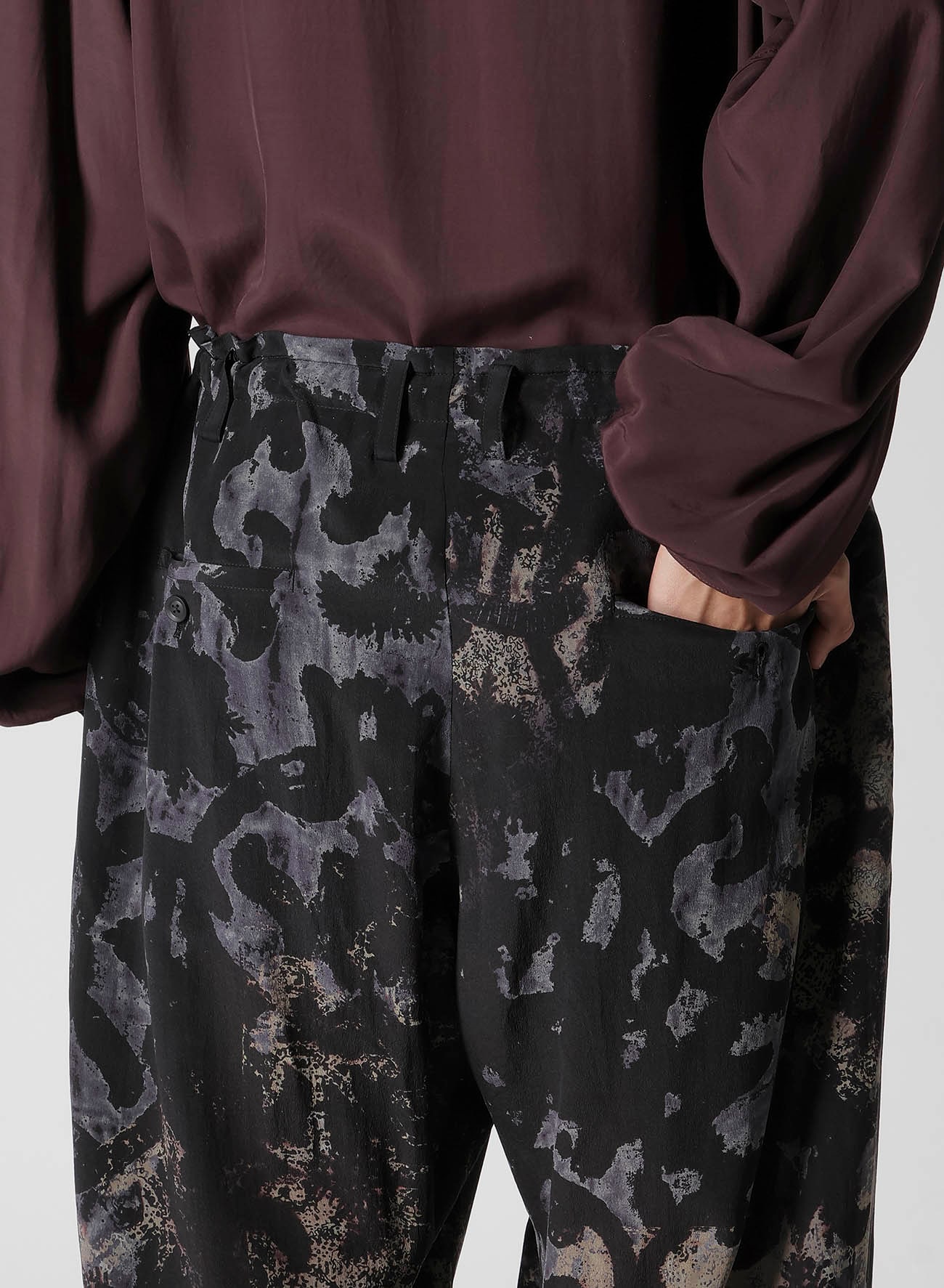BAROQUE PATTERN HALF PANTS