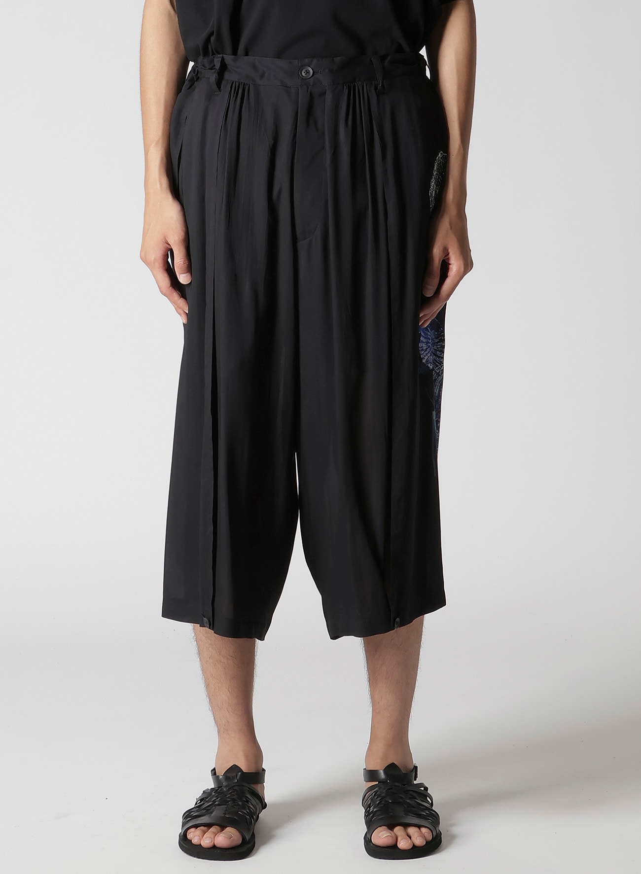 SEA PRINTED BACK SIDE CUT OFF PANTS