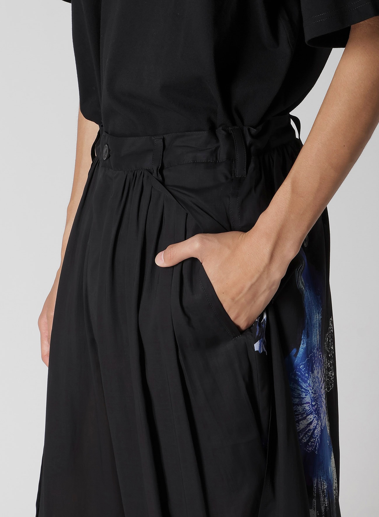 SEA PRINTED BACK SIDE CUT OFF PANTS