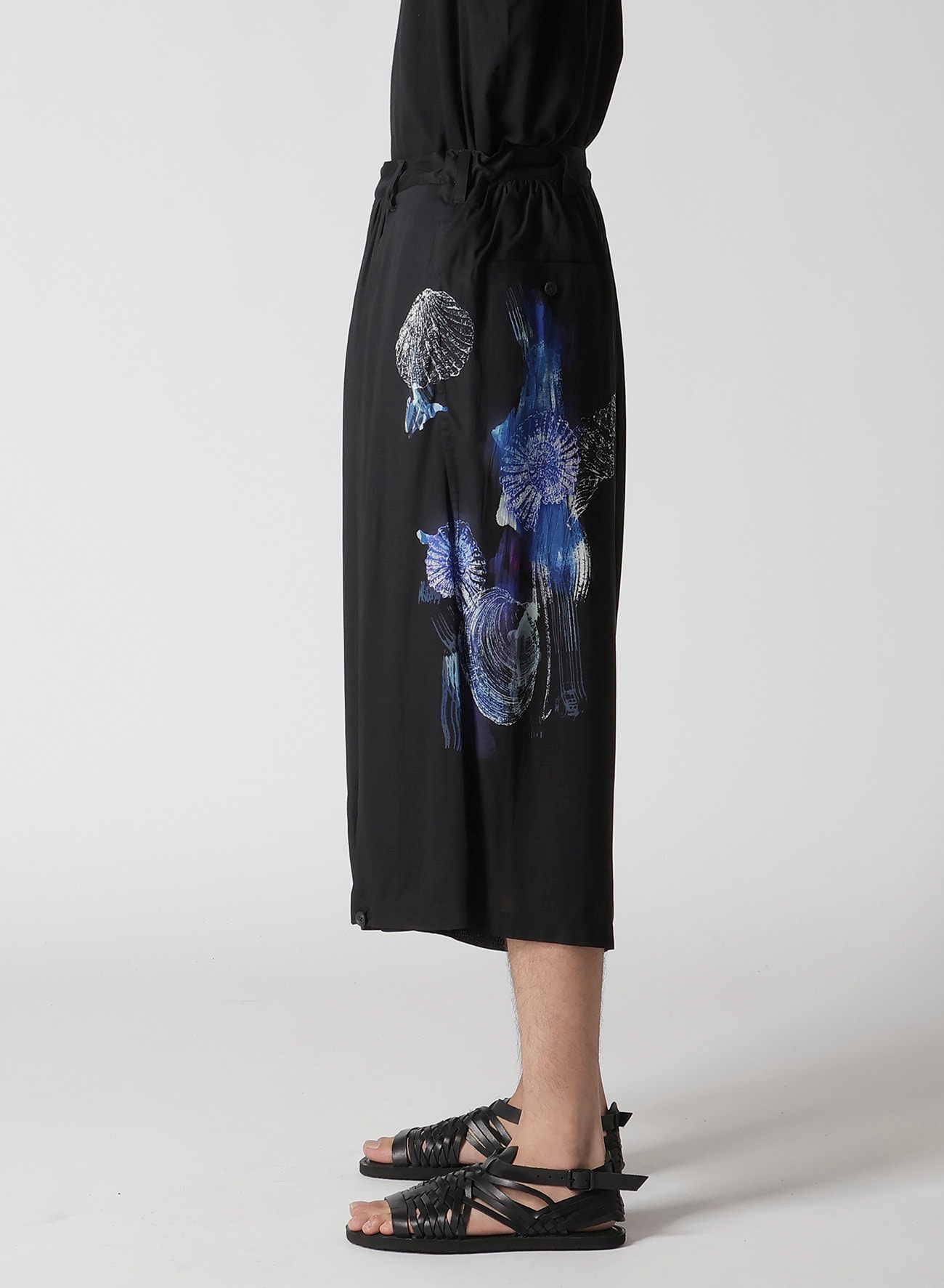 SEA PRINTED BACK SIDE CUT OFF PANTS