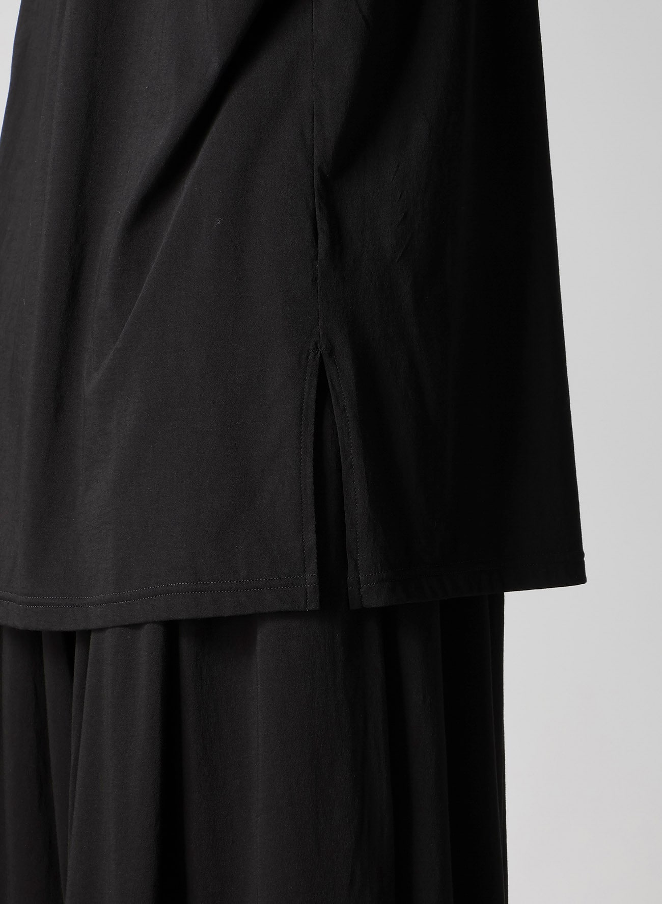 ALBINISTA CHIFFON DRAPE HENLEY NECK TEE