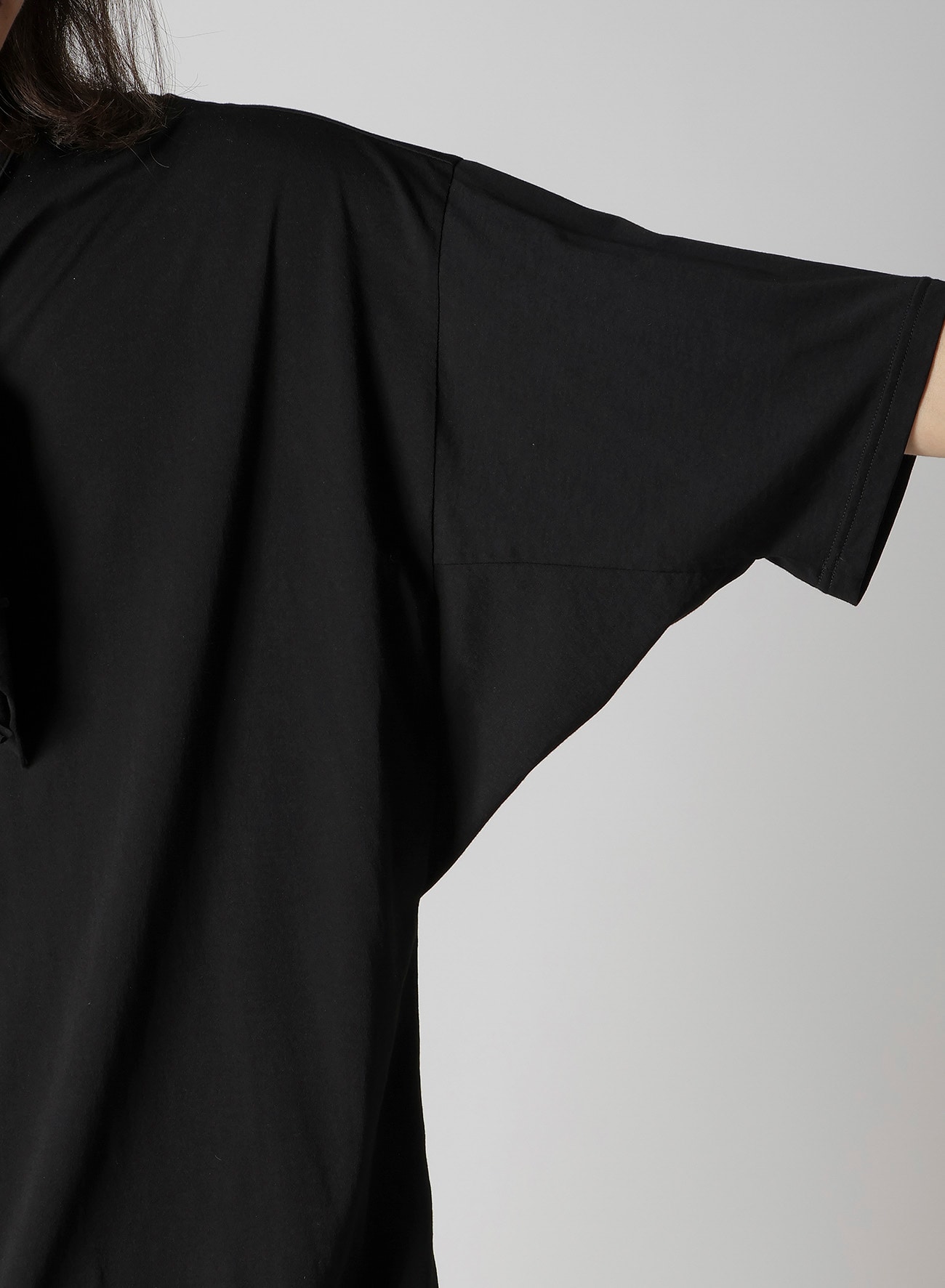 ALBINISTA CHIFFON DRAPE HENLEY NECK TEE