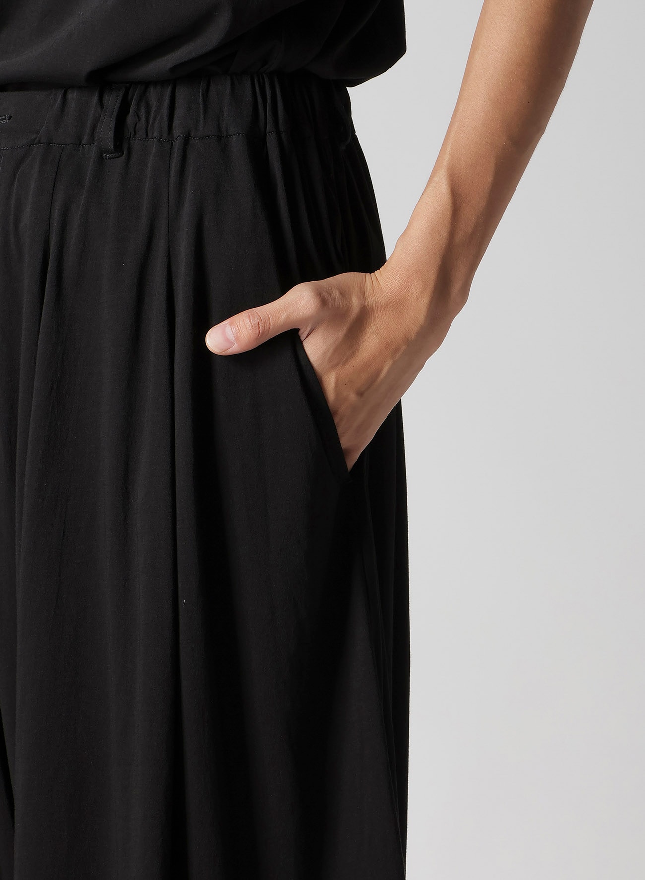 ALBINISTA CHIFFON TUCK PANTS