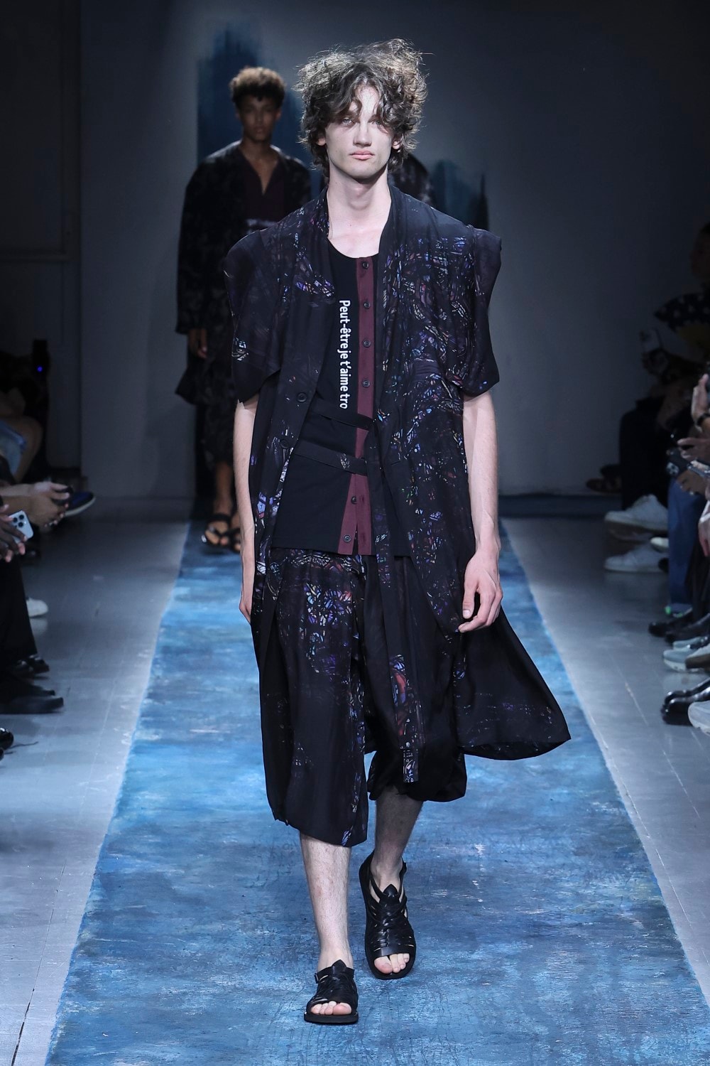 STAINED GLASS AND MESSAGE PRINTED LONG VEST