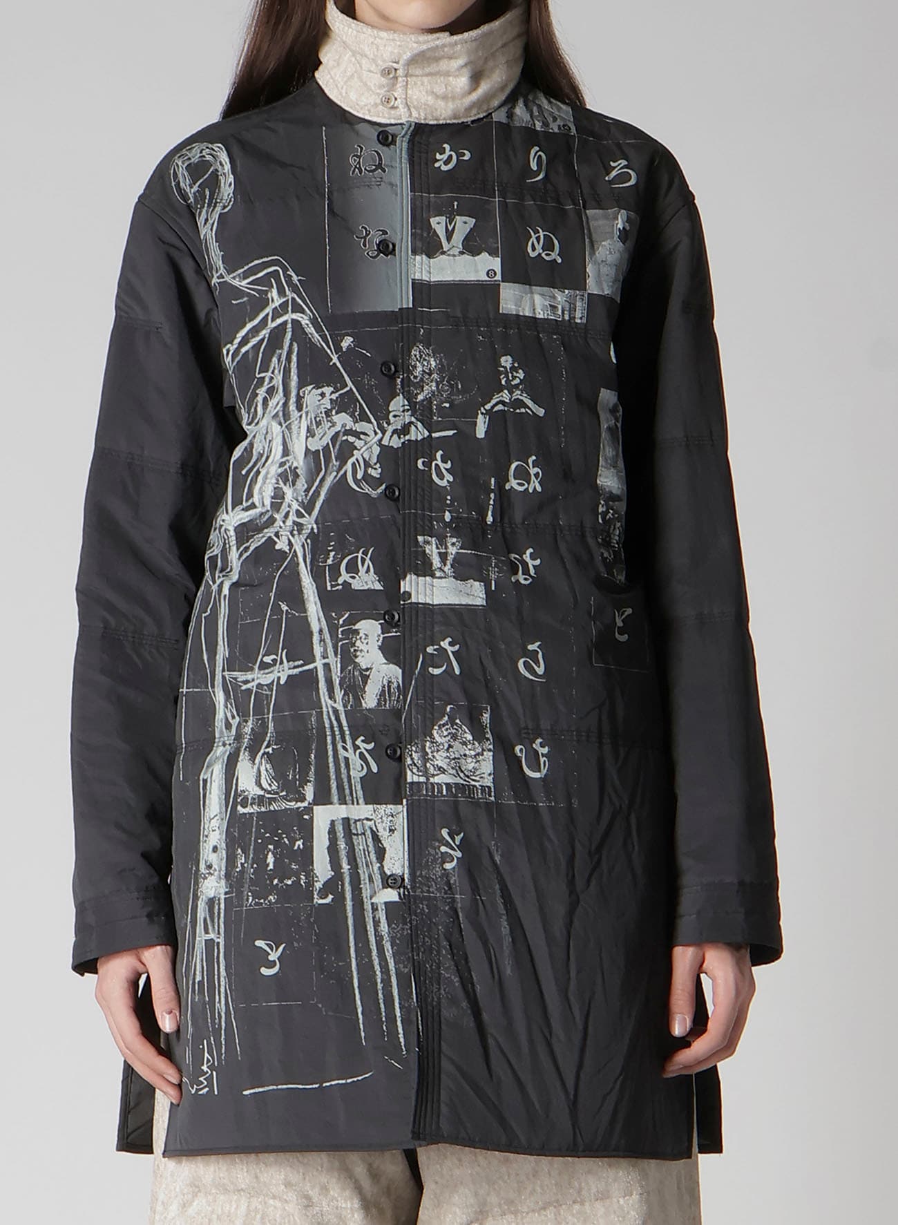 DESSIN MOTIF STANDCOLLAR PADDED BLOUSE