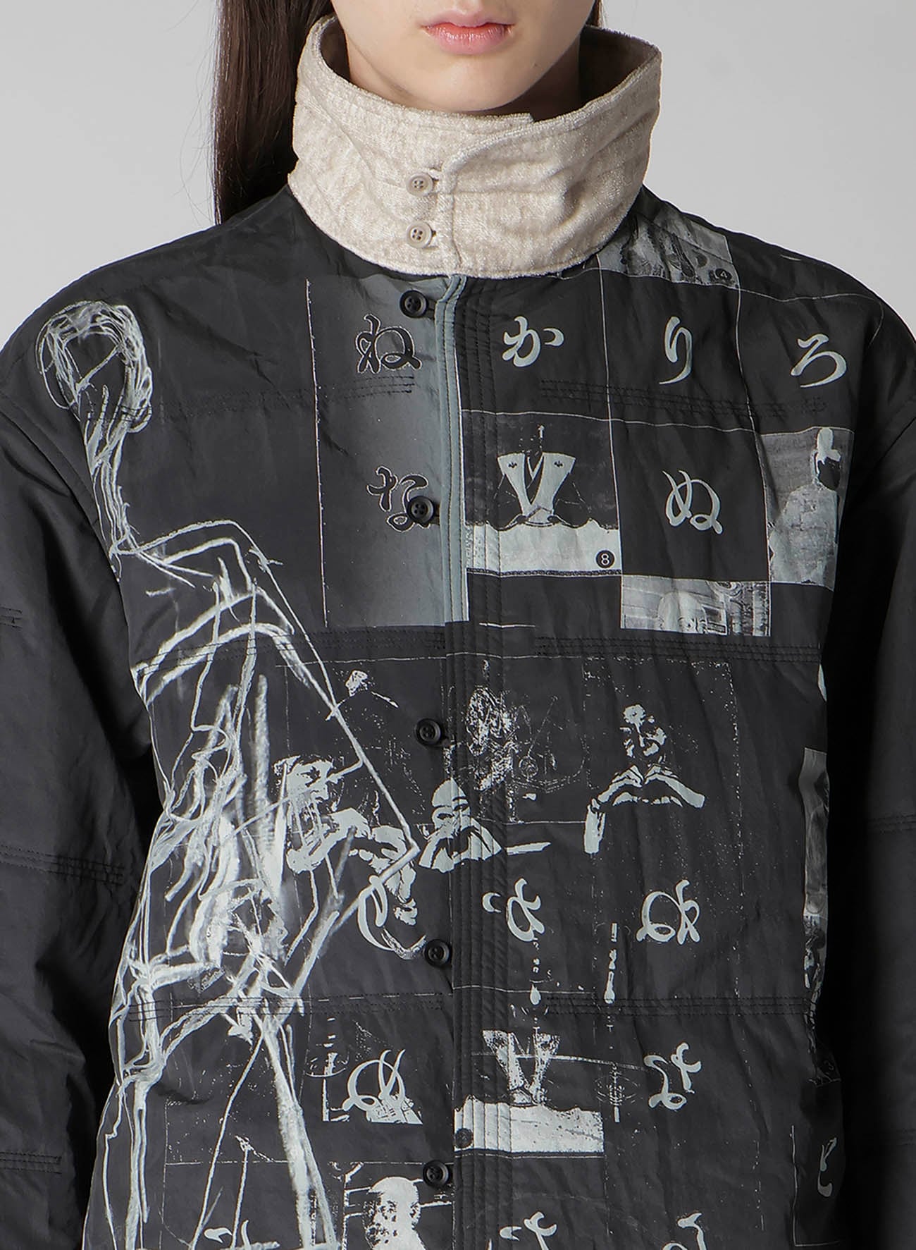 DESSIN MOTIF STANDCOLLAR PADDED BLOUSE