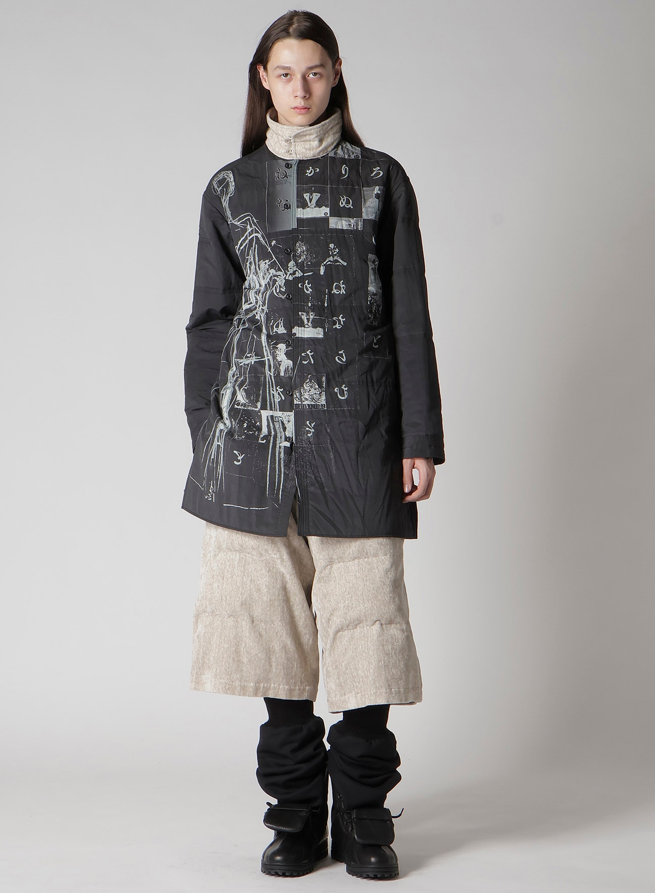 DESSIN MOTIF STANDCOLLAR PADDED BLOUSE