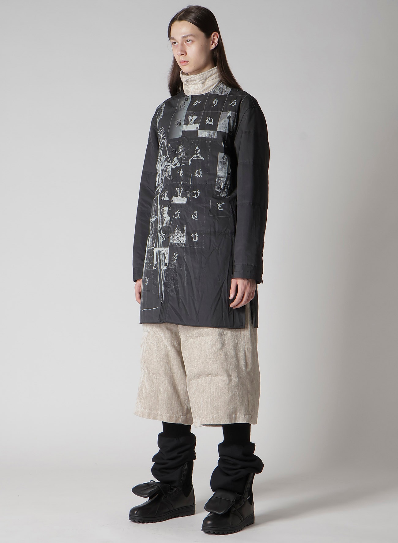 DESSIN MOTIF STANDCOLLAR PADDED BLOUSE