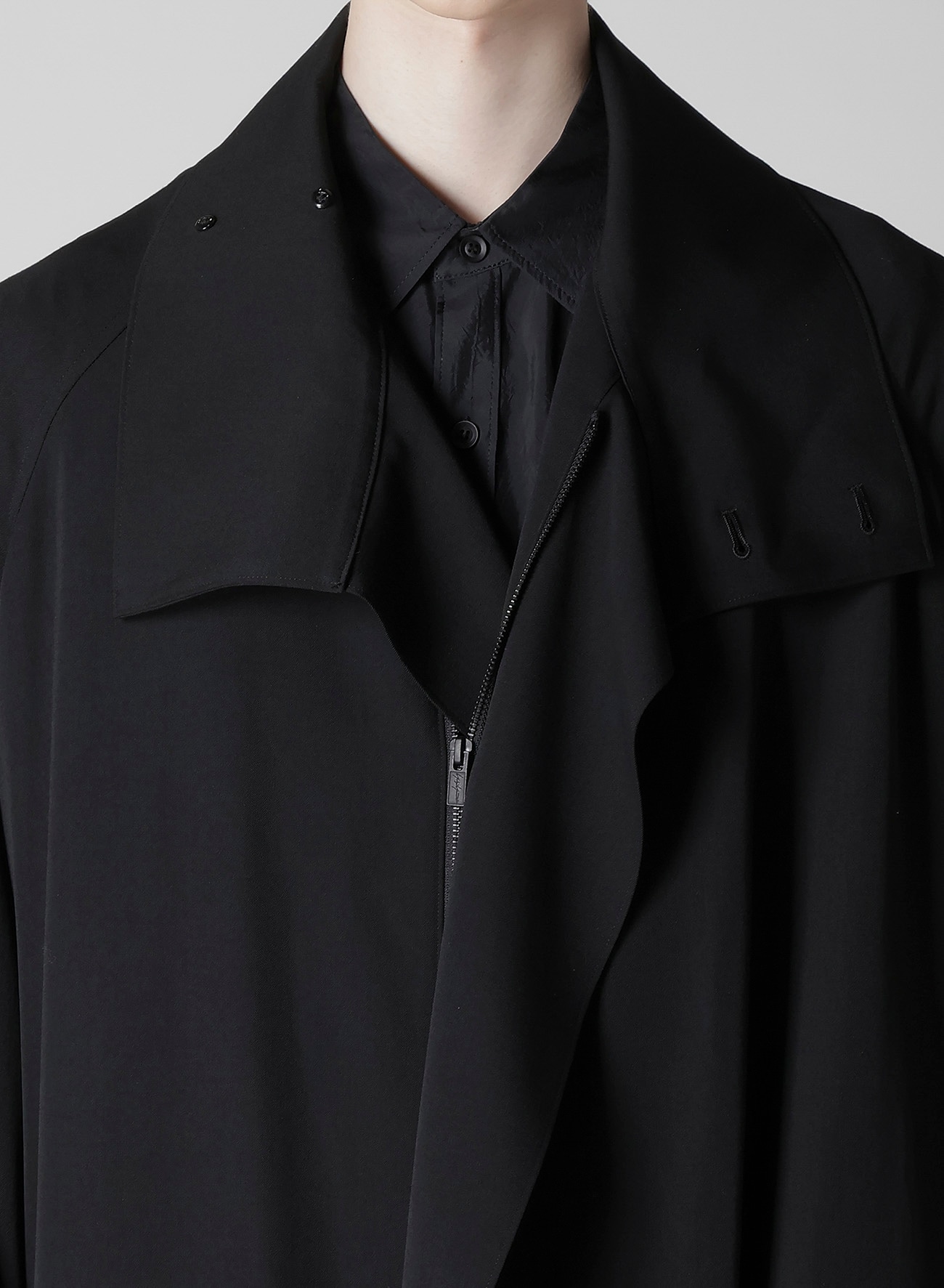 WOOL GABARDINE CROSS SHAPED ZIPPER COAT