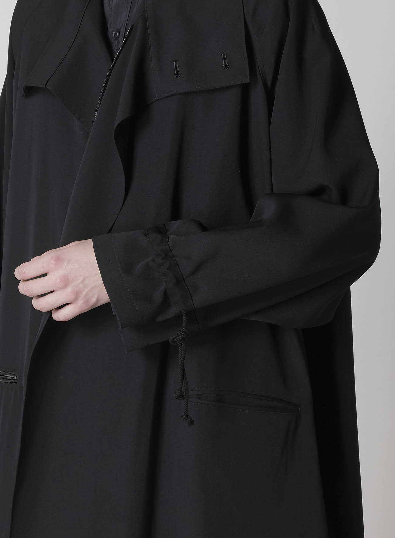 WOOL GABARDINE CROSS SHAPED ZIPPER COAT