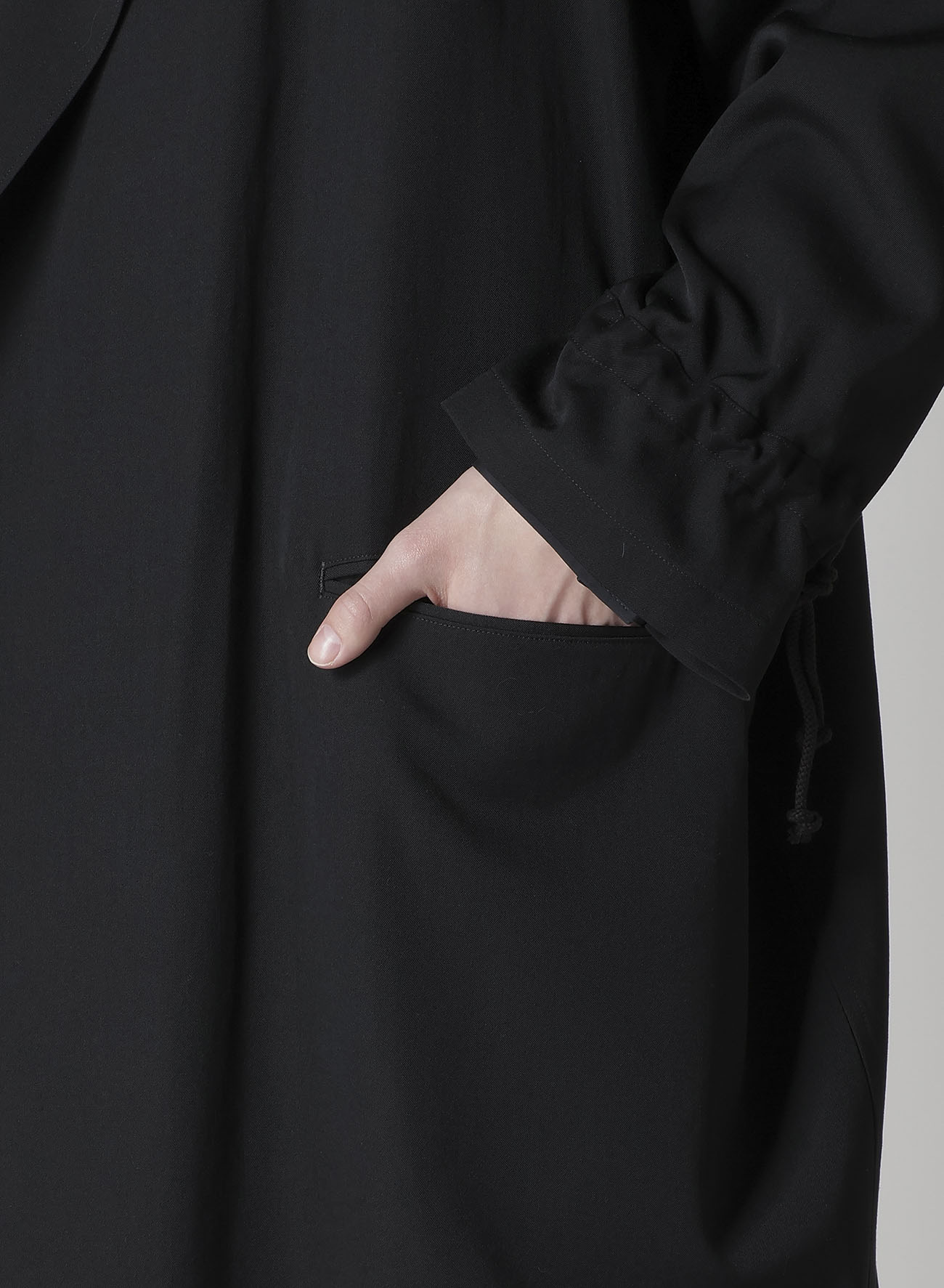 WOOL GABARDINE CROSS SHAPED ZIPPER COAT