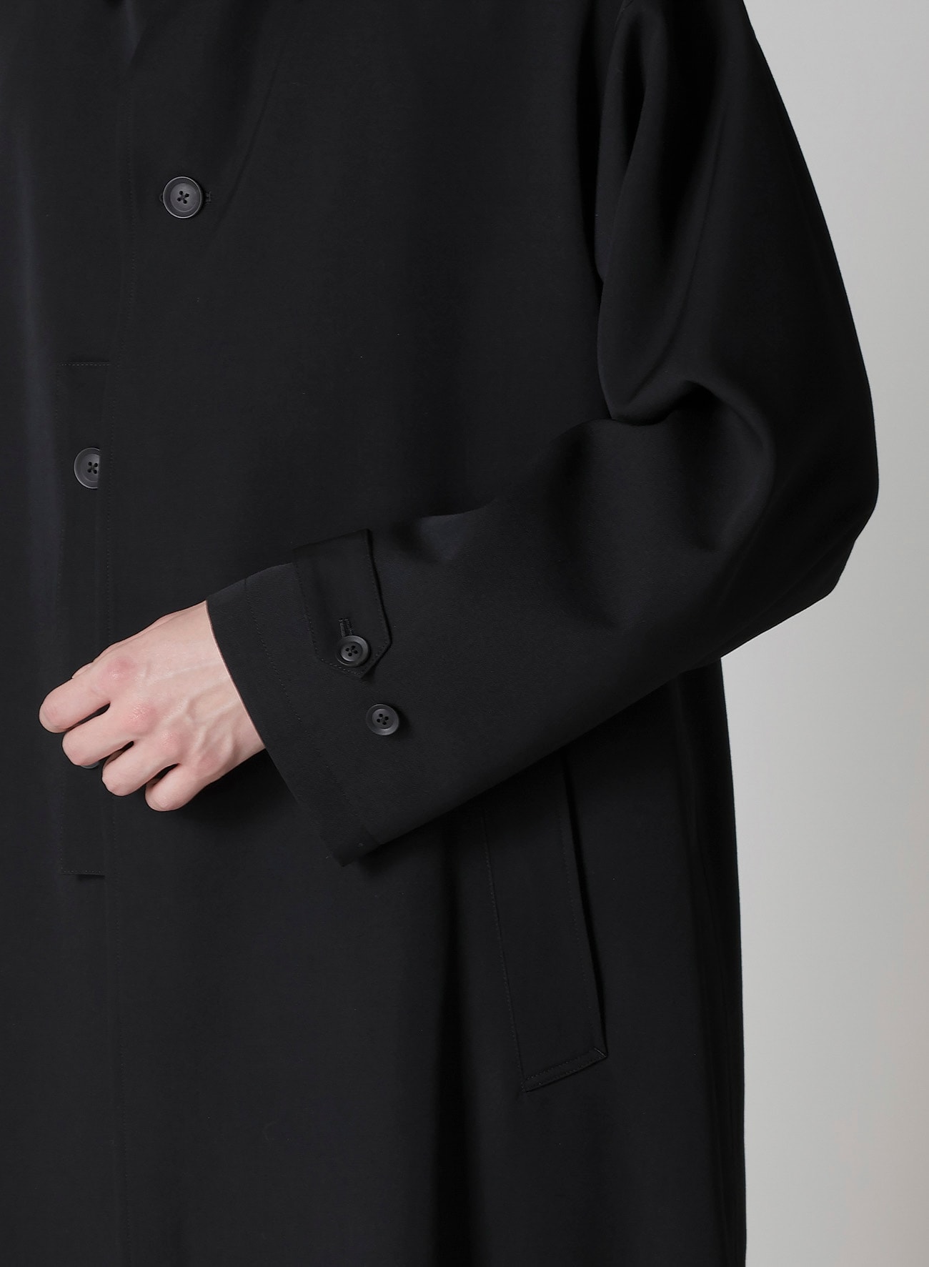 WOOL GABARDINE DESIGNED SLEEVE COAT