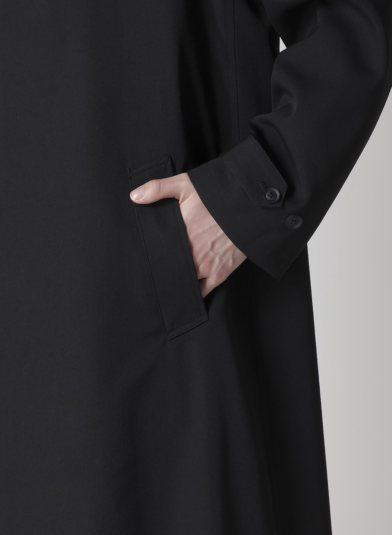 WOOL GABARDINE DESIGNED SLEEVE COAT
