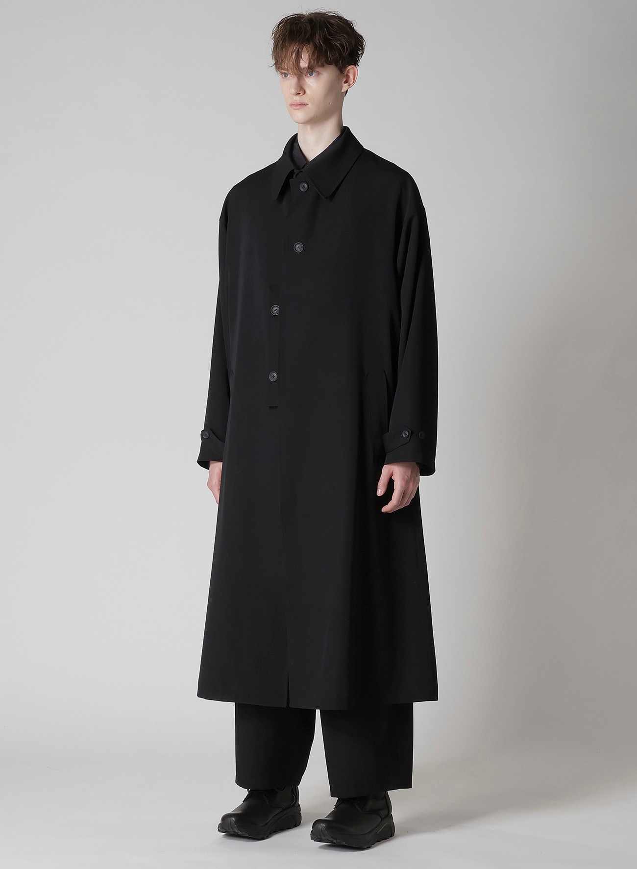 WOOL GABARDINE DESIGNED SLEEVE COAT