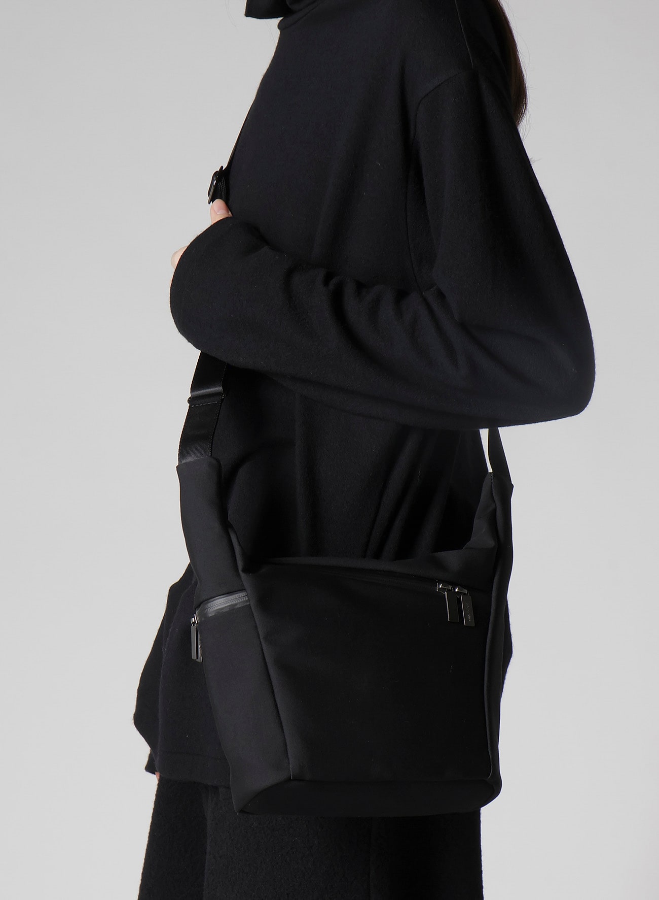 WOOL GABARDINE/NY OBLIQUE ZIPPER SACOCHE