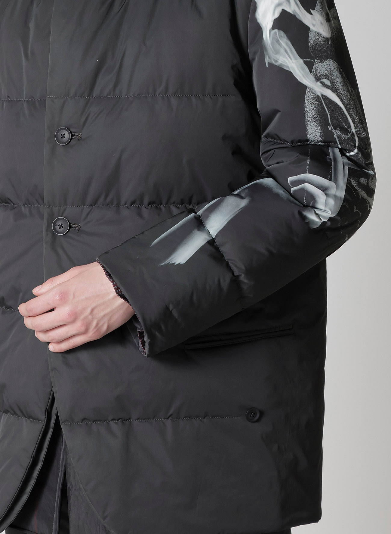 BACK PRINTED HORIZONTAL PADDED STAND JACKET