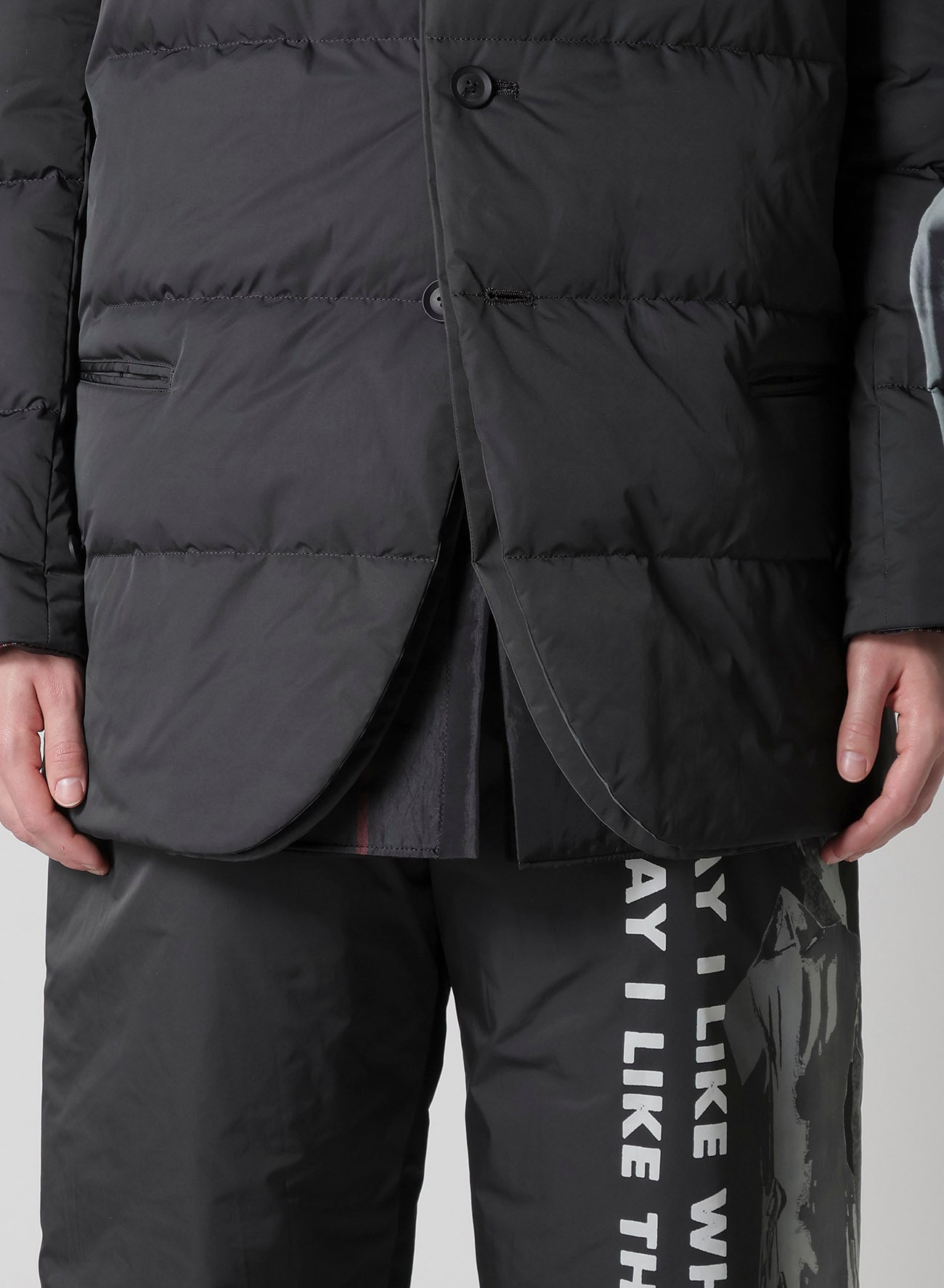 BACK PRINTED HORIZONTAL PADDED STAND JACKET