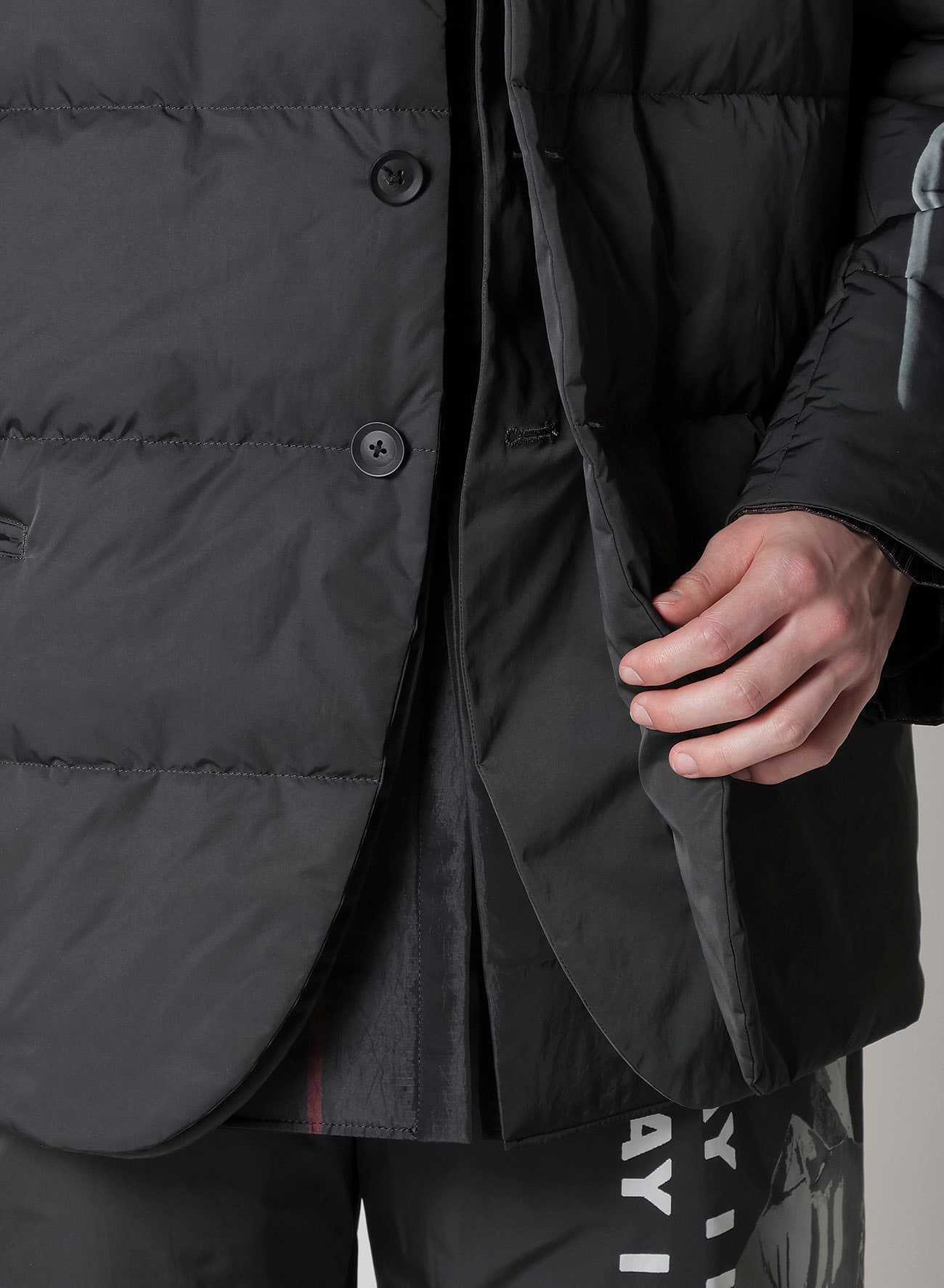 BACK PRINTED HORIZONTAL PADDED STAND JACKET