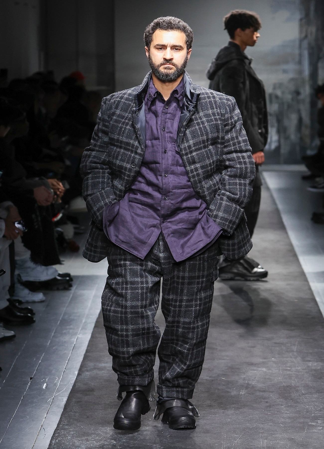 HORIZONTAL PADDED PLAID STAND JACKET