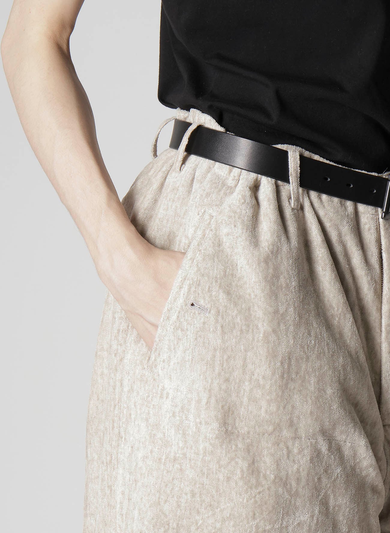 RAW LINEN VELVET PADDED SHORT PANTS
