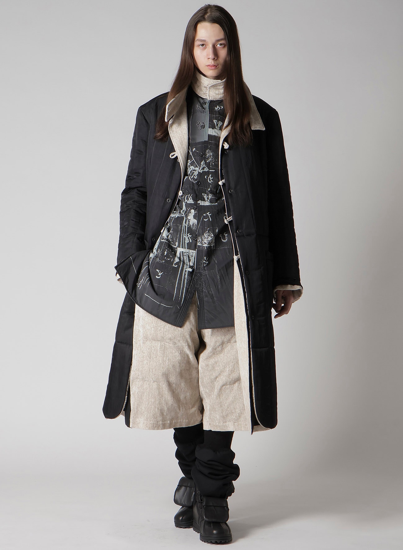 RAW LINEN VELVET PADDED SHORT PANTS