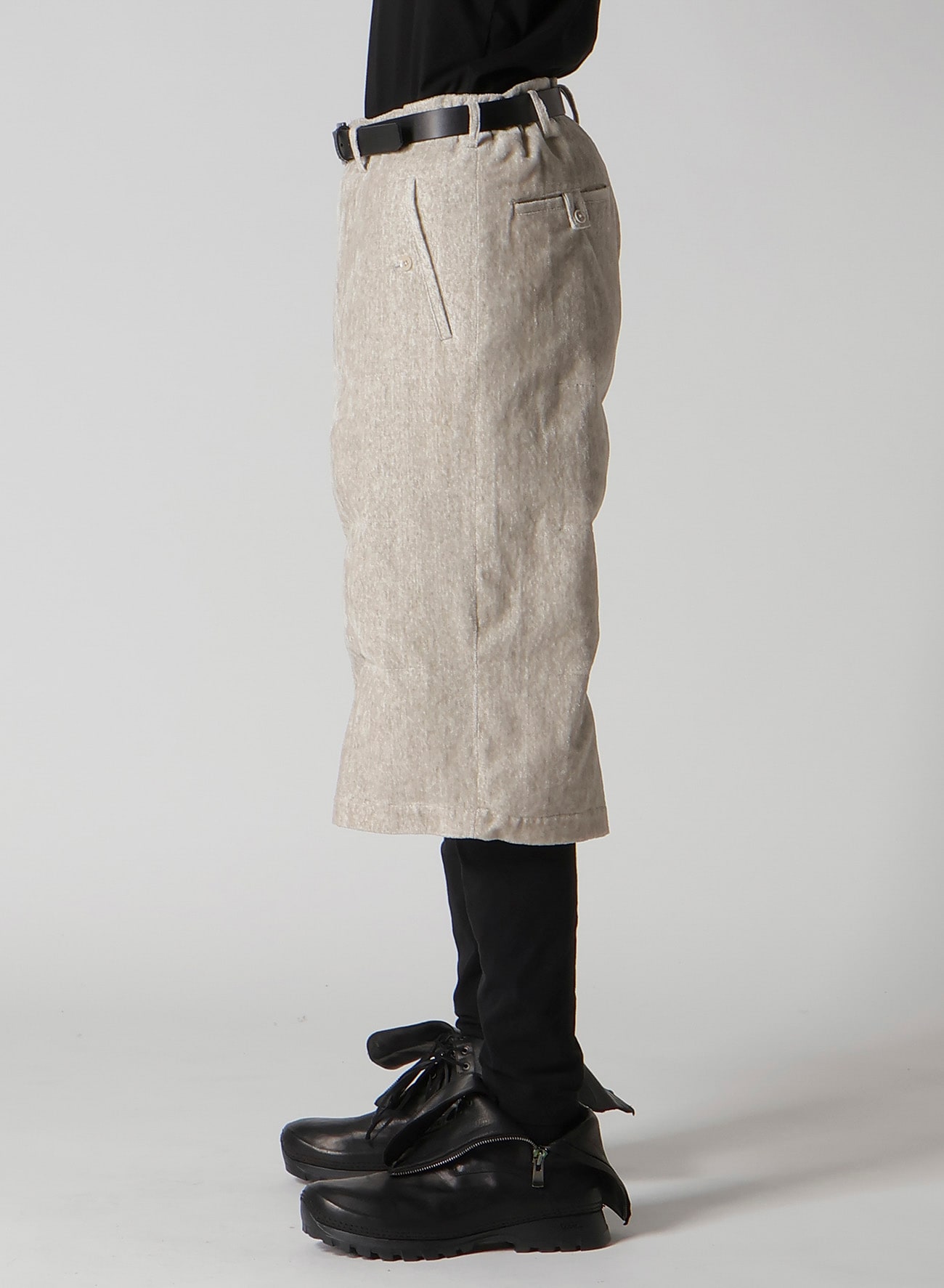 RAW LINEN VELVET PADDED SHORT PANTS