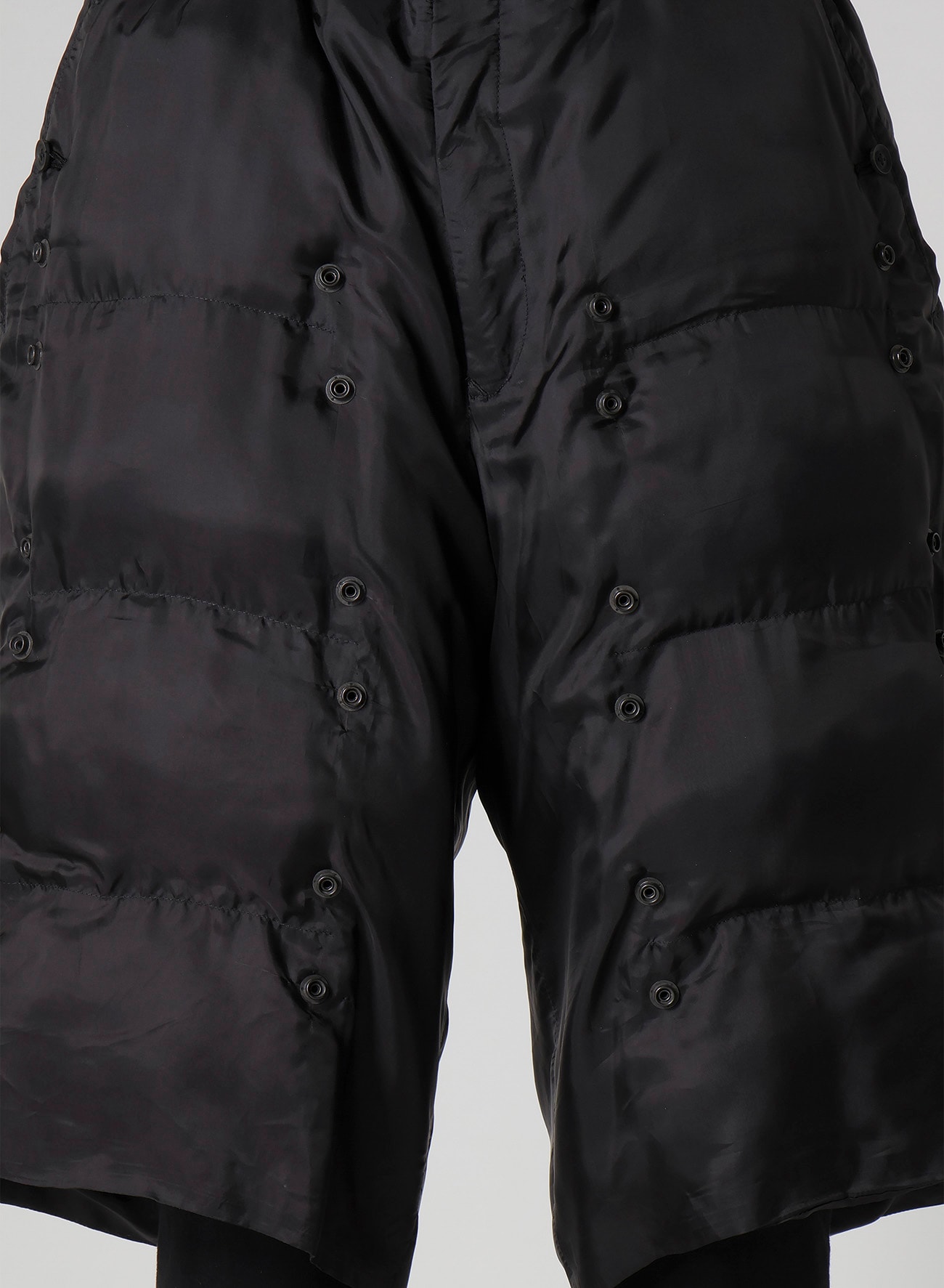 Cu CLOTH PADDEDE SHORT PANTS