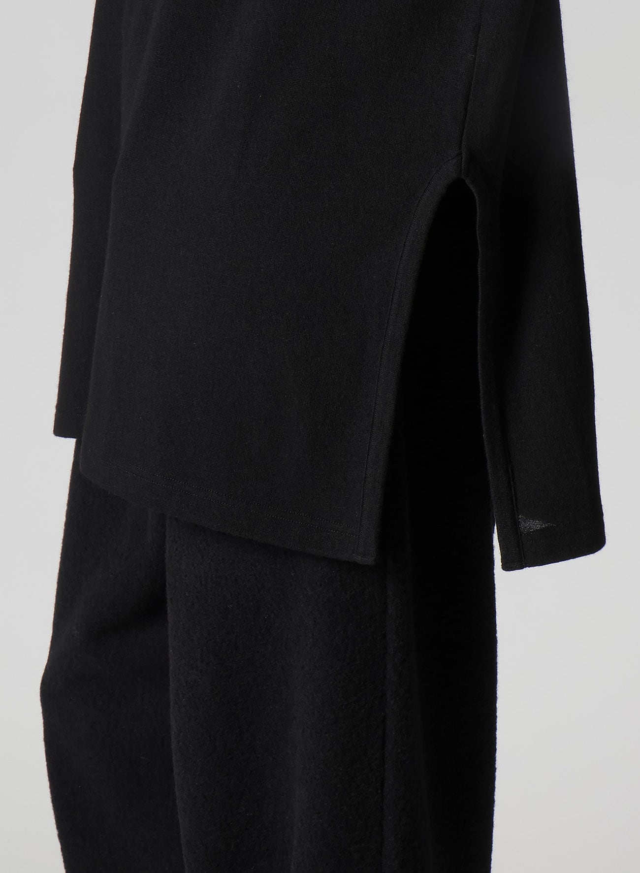 MILLING WOOL SIDE SLIT HIGH NECK LONG SLV T