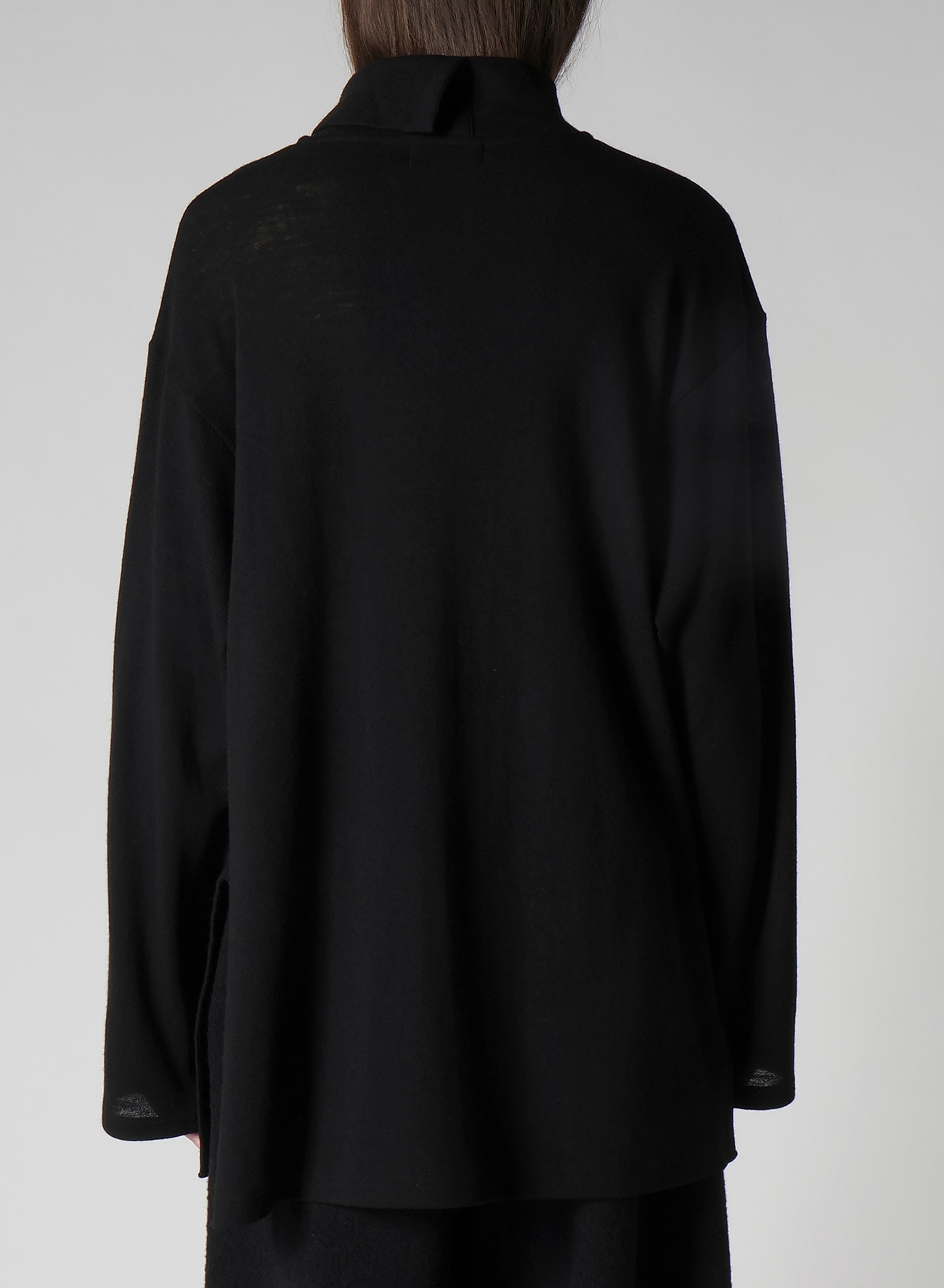 MILLING WOOL SIDE SLIT HIGH NECK LONG SLV T