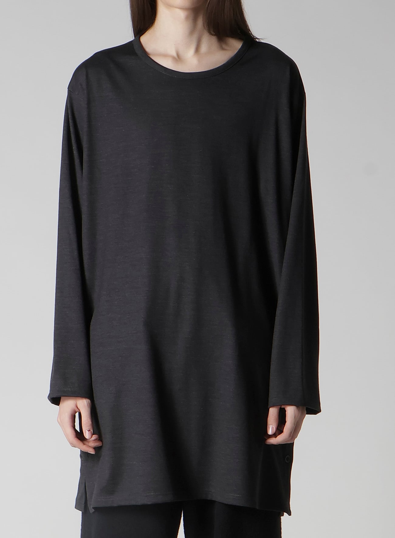 WOOL SINGLE JERSEY SIDE SLIT BUTTON DETAIL T