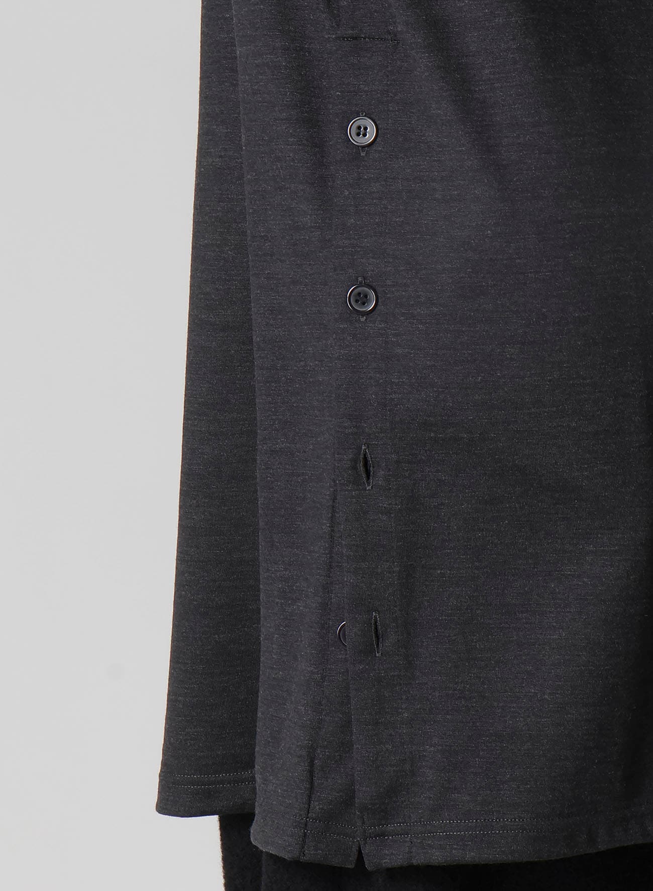 WOOL SINGLE JERSEY SIDE SLIT BUTTON DETAIL T