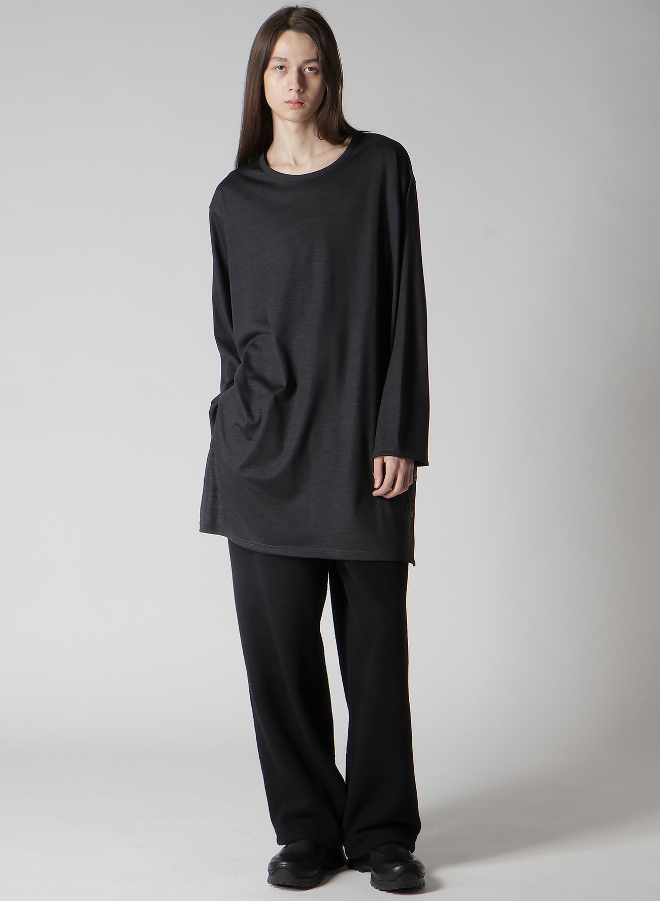 WOOL SINGLE JERSEY SIDE SLIT BUTTON DETAIL T