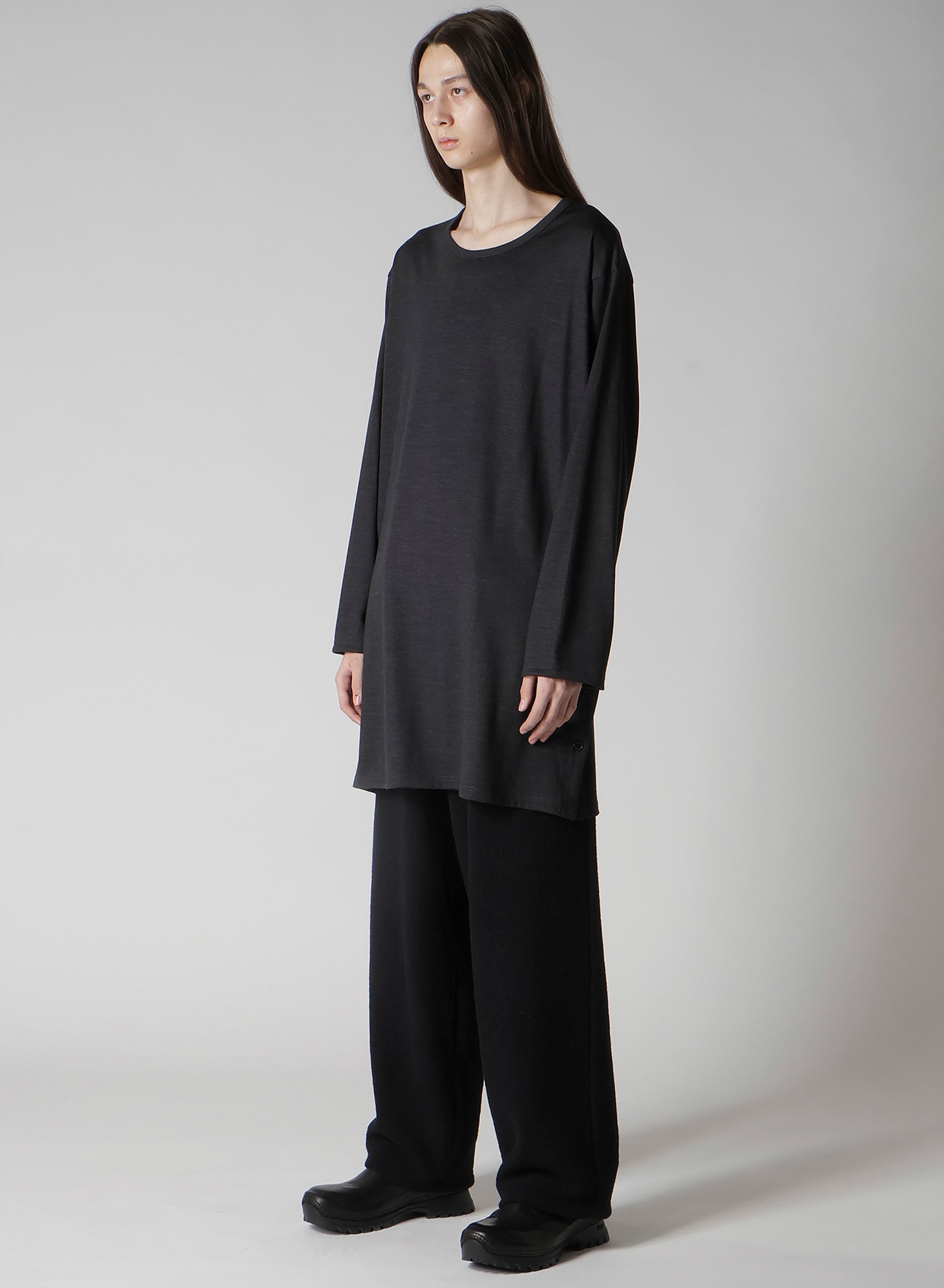 WOOL SINGLE JERSEY SIDE SLIT BUTTON DETAIL T