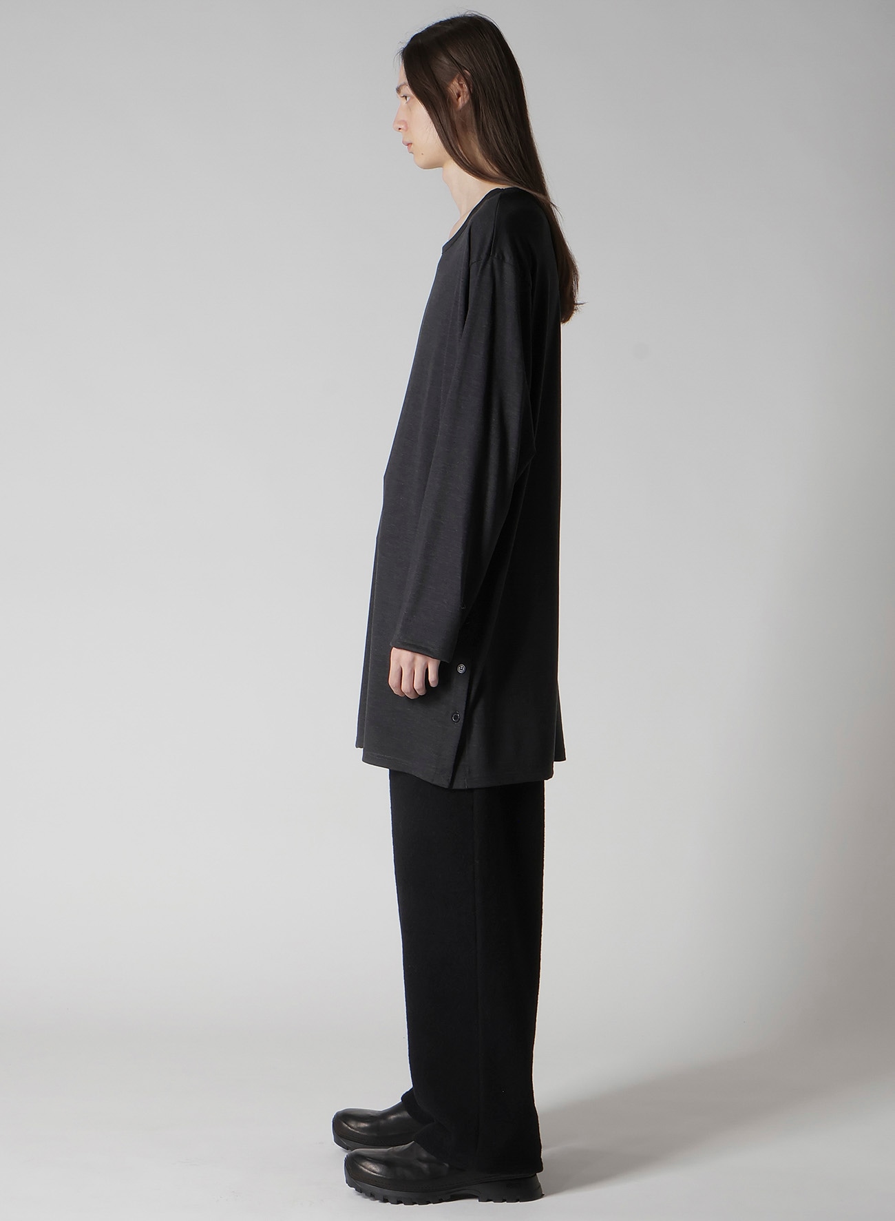 WOOL SINGLE JERSEY SIDE SLIT BUTTON DETAIL T