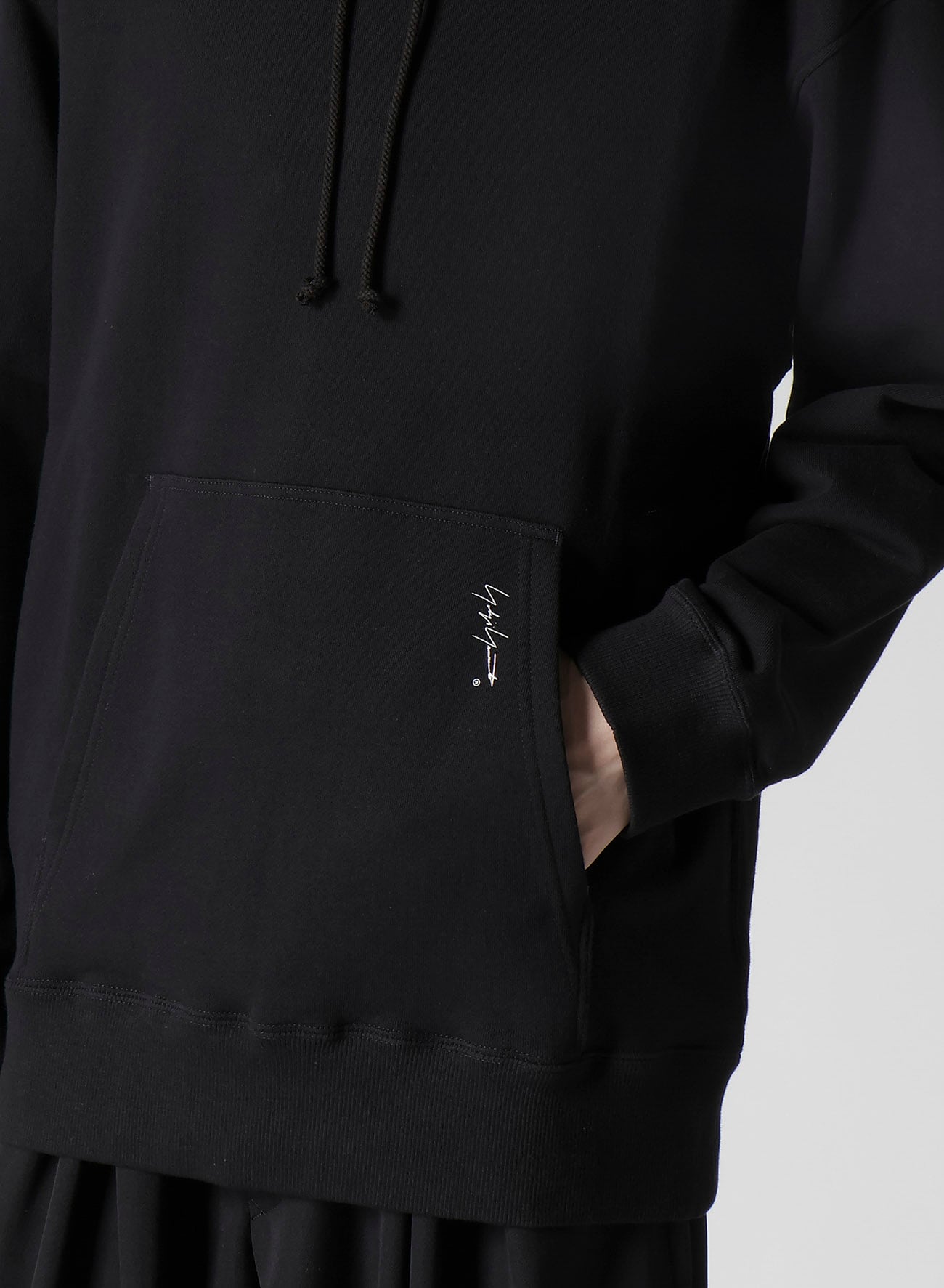 30/10 FLEECE POCKET SIGNATURE PRINT HOODIE