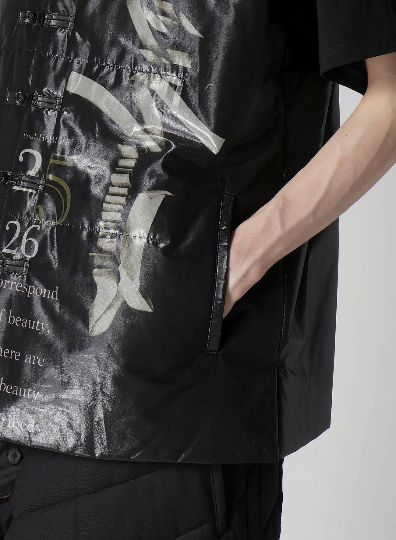 PAPER LOGO PRINTED CHINESE COLLAR VEST
